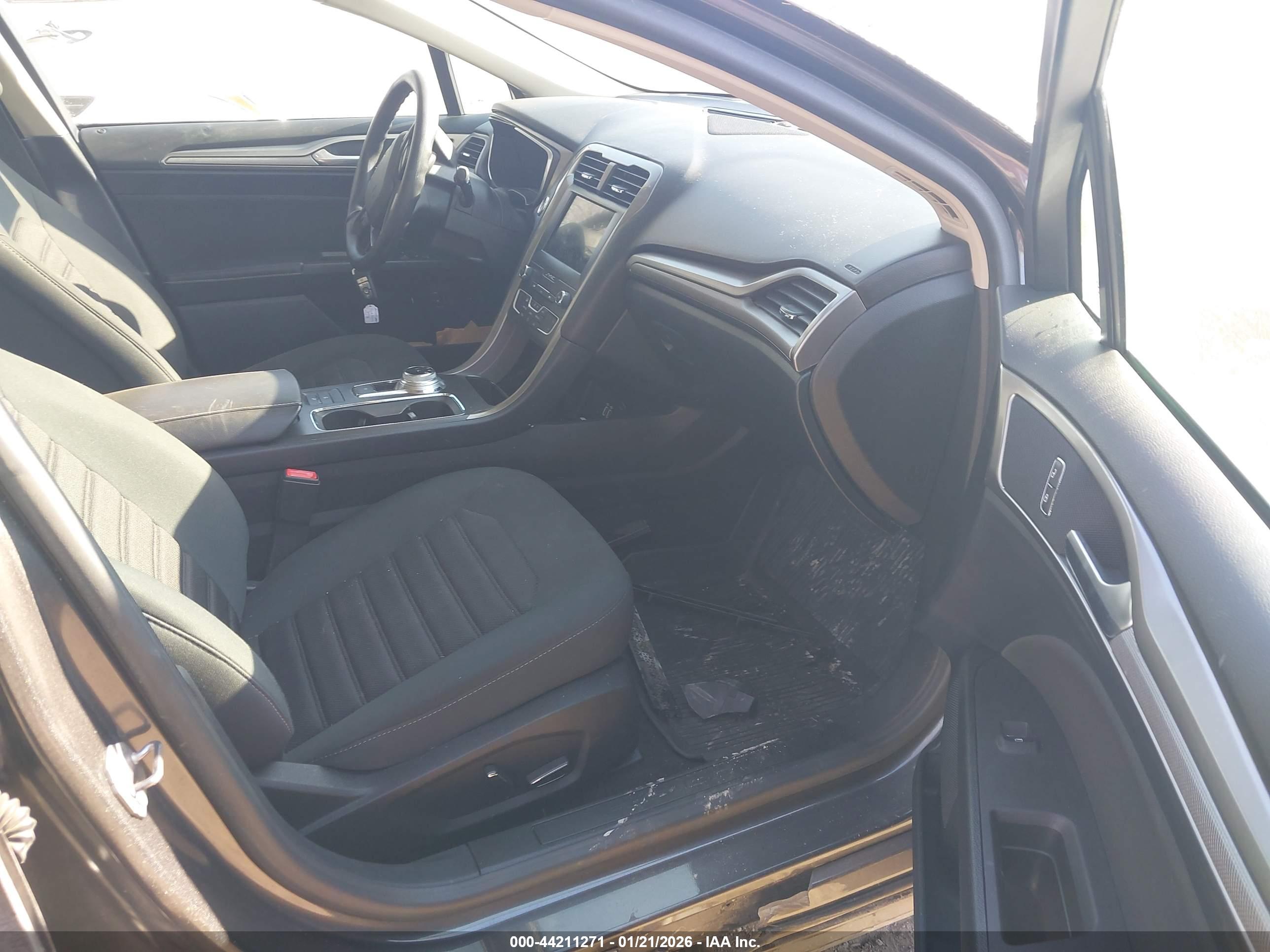 FORD FUSION image 5