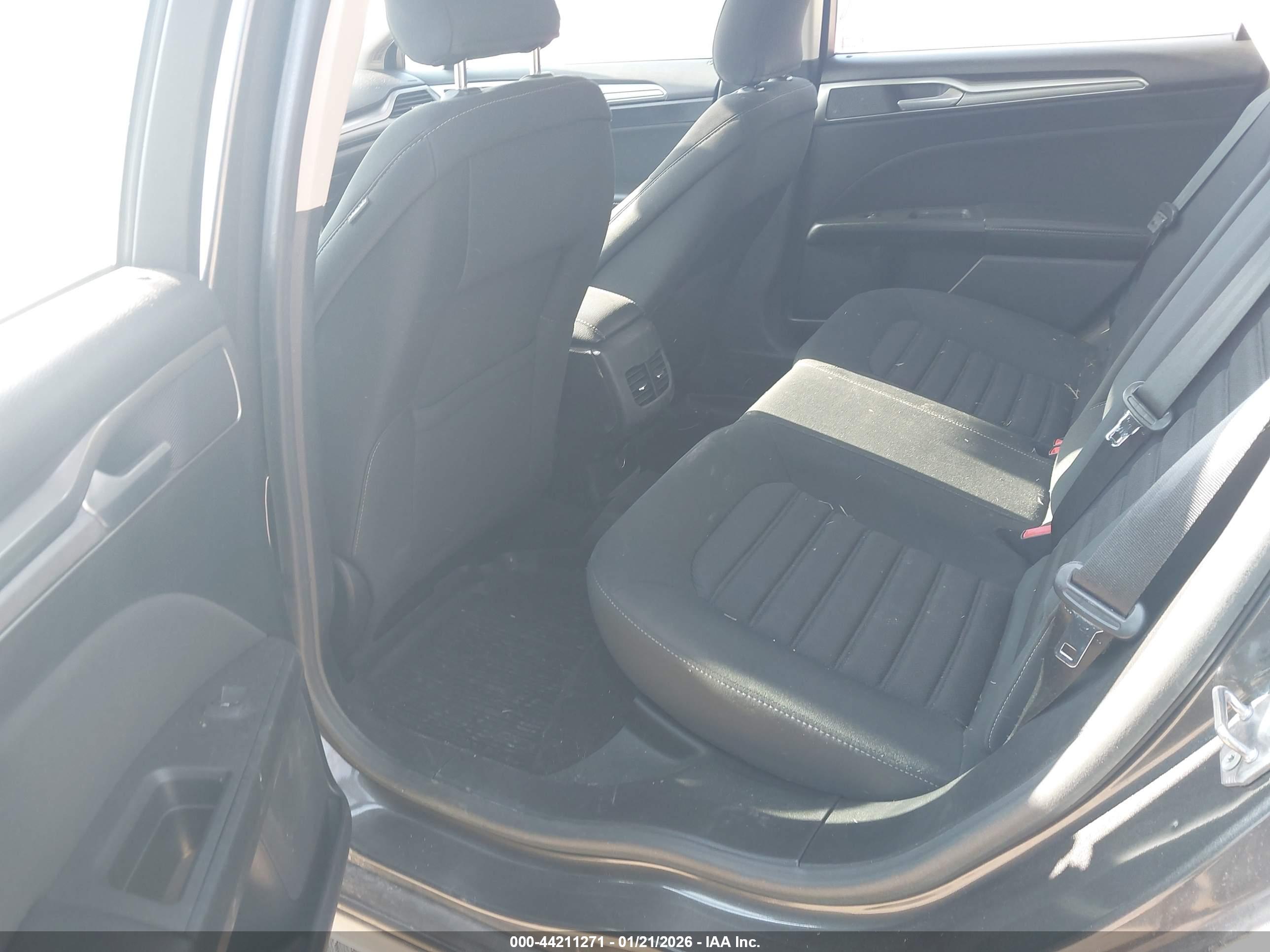 FORD FUSION image 8