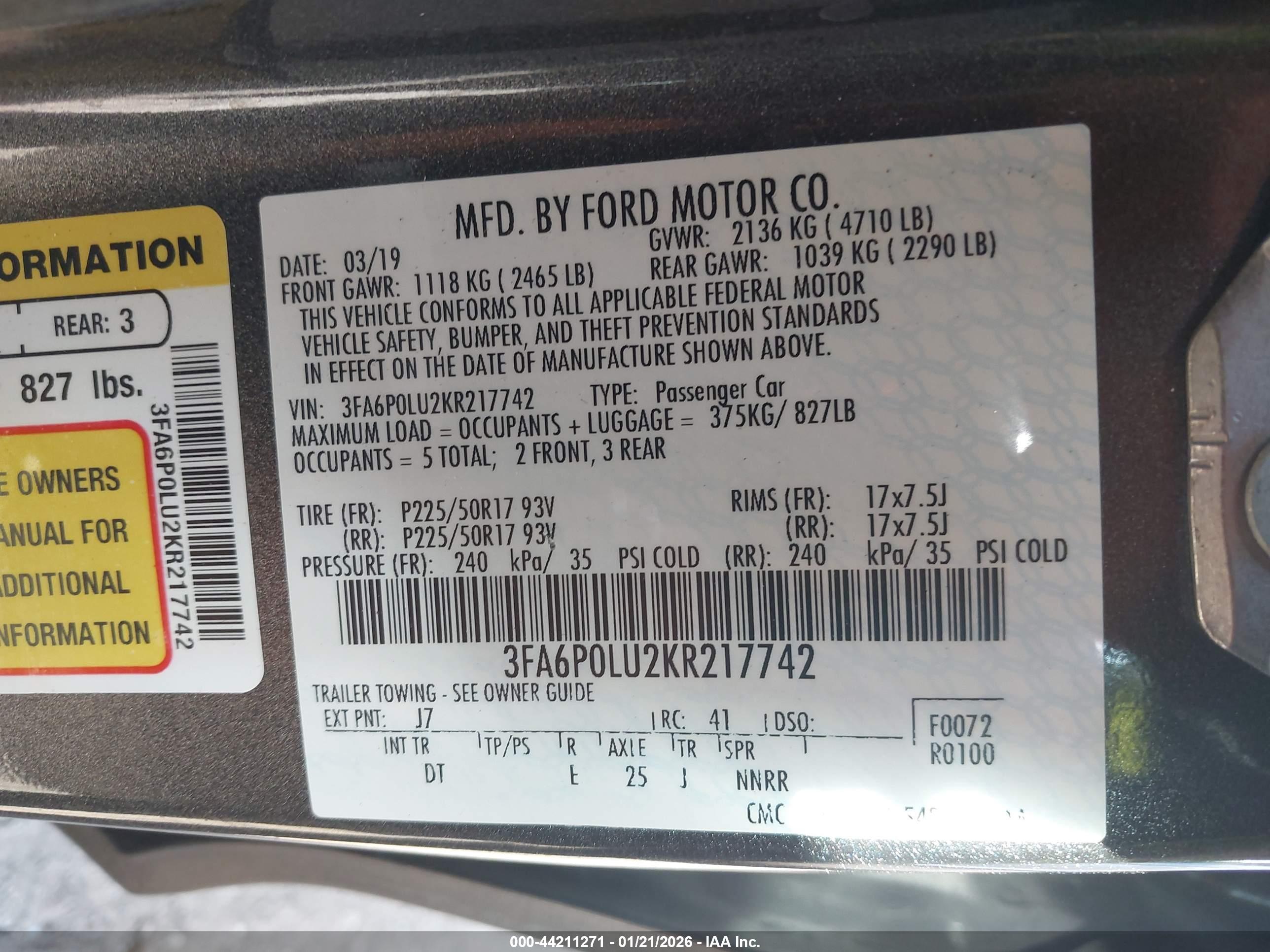 FORD FUSION image 9