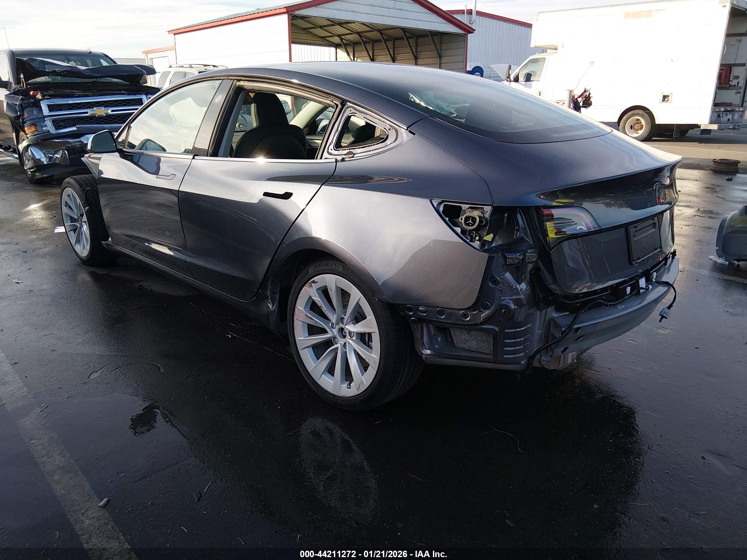 TESLA MODEL image 3