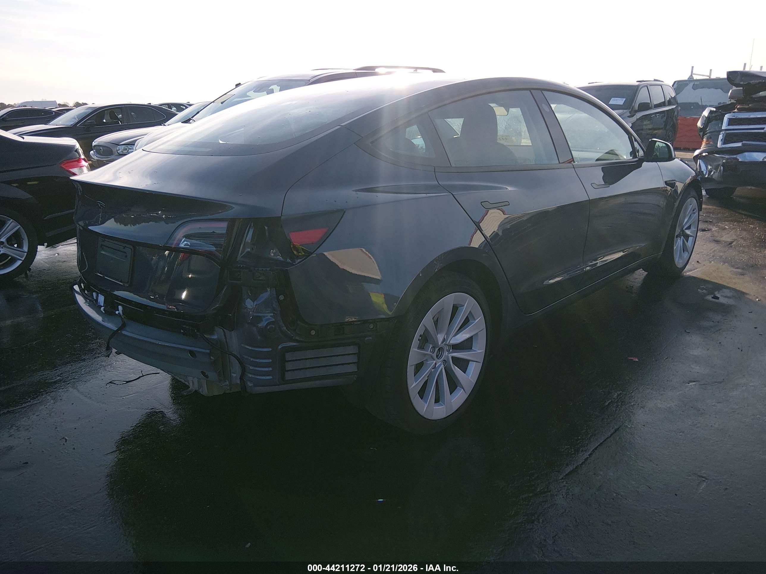 TESLA MODEL image 4