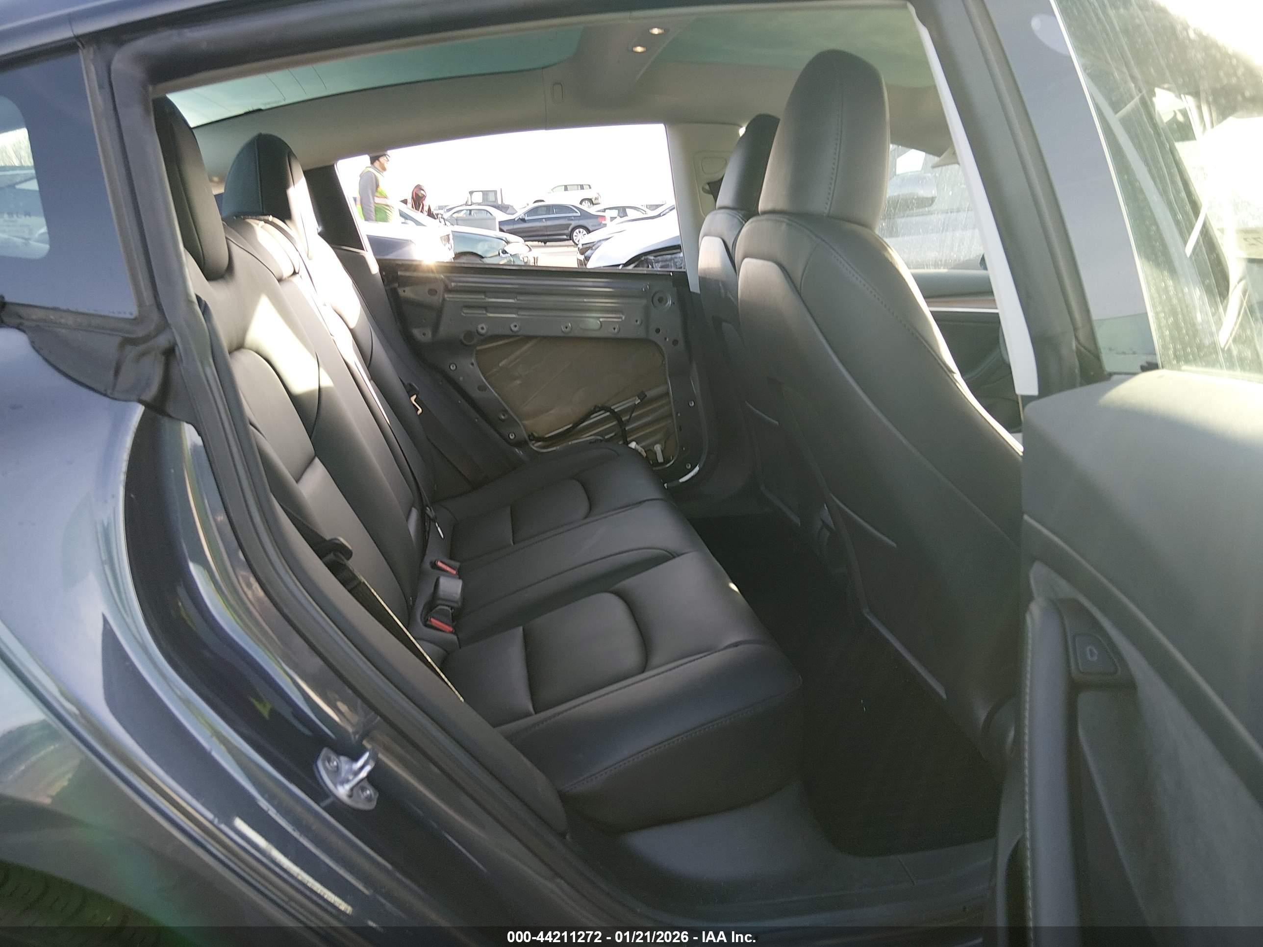 TESLA MODEL image 8