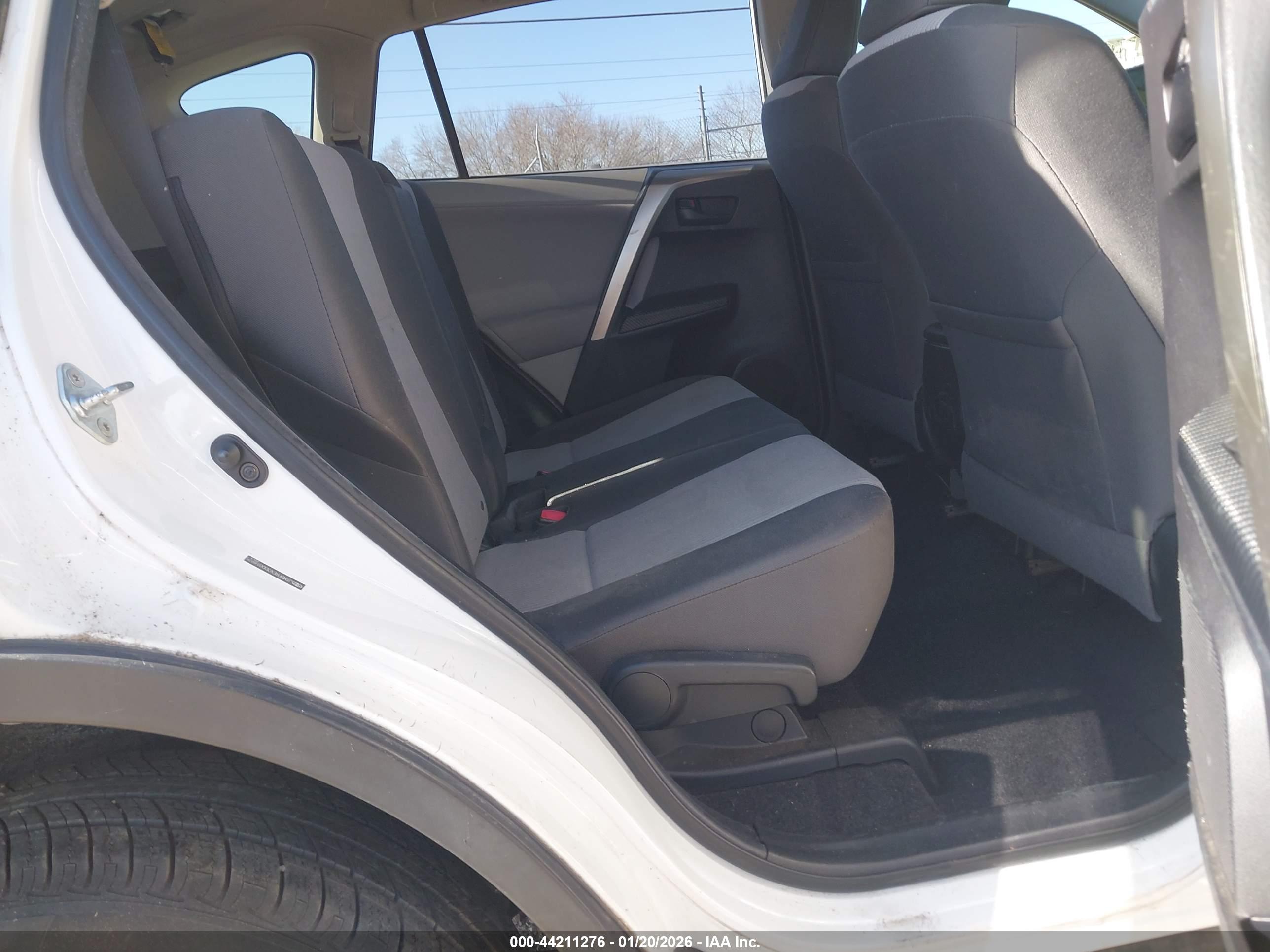 TOYOTA RAV4 image 8