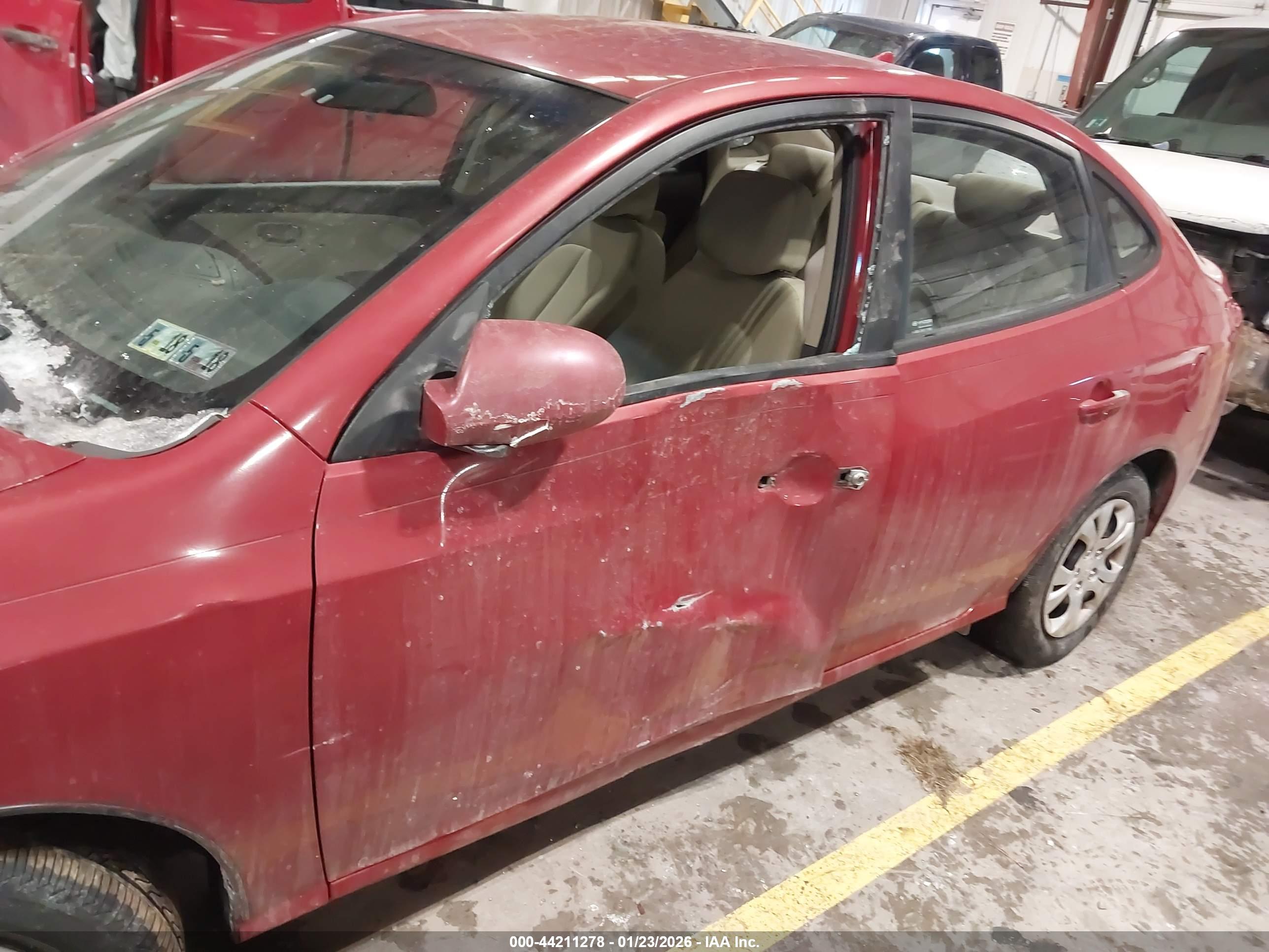 HYUNDAI ELANTRA image 6