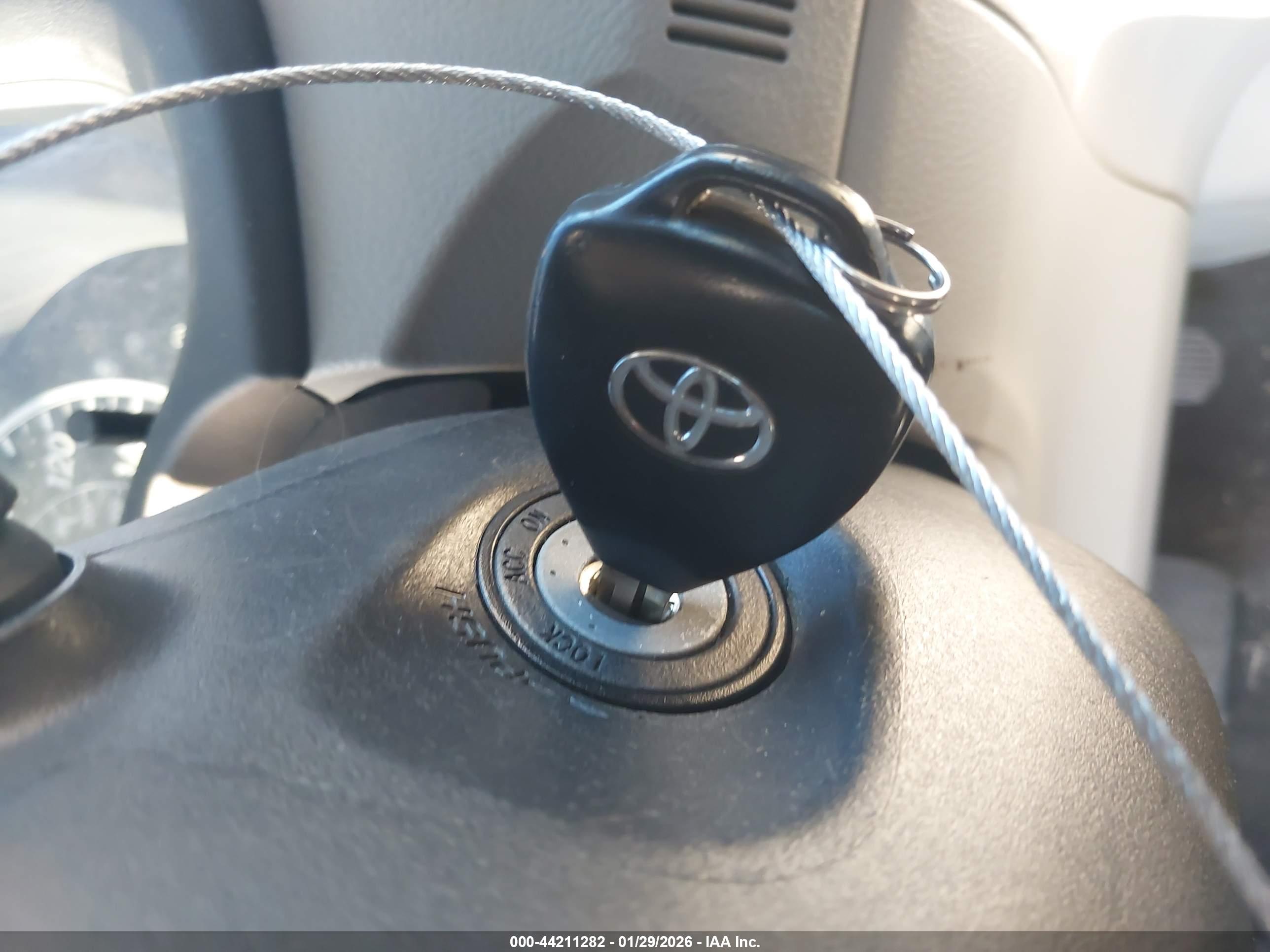 TOYOTA COROLLA image 11
