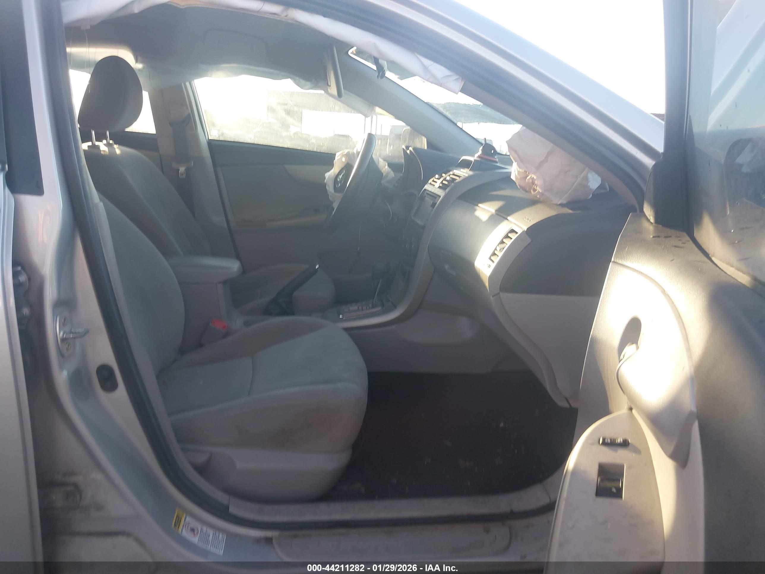 TOYOTA COROLLA image 5