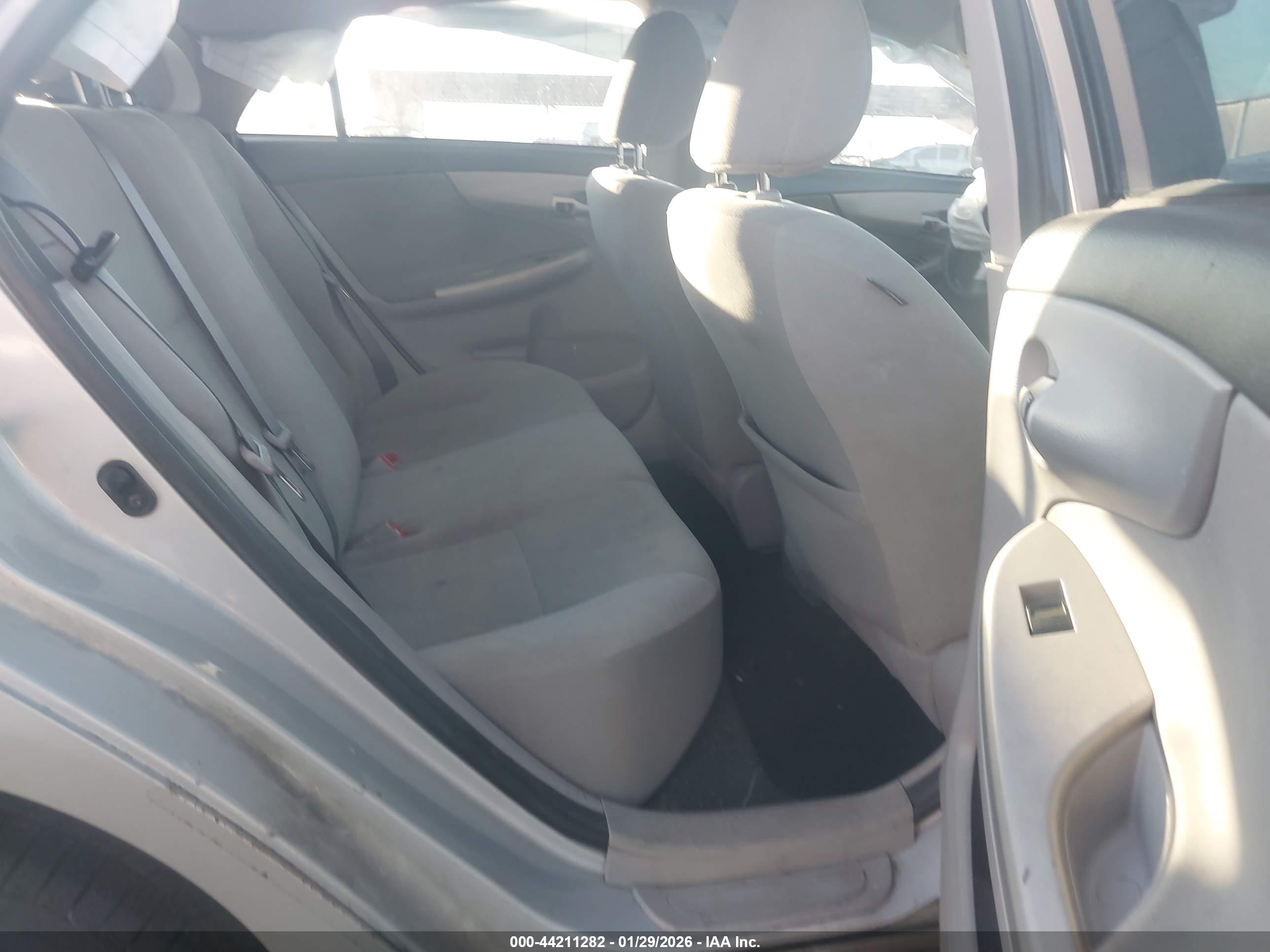 TOYOTA COROLLA image 8