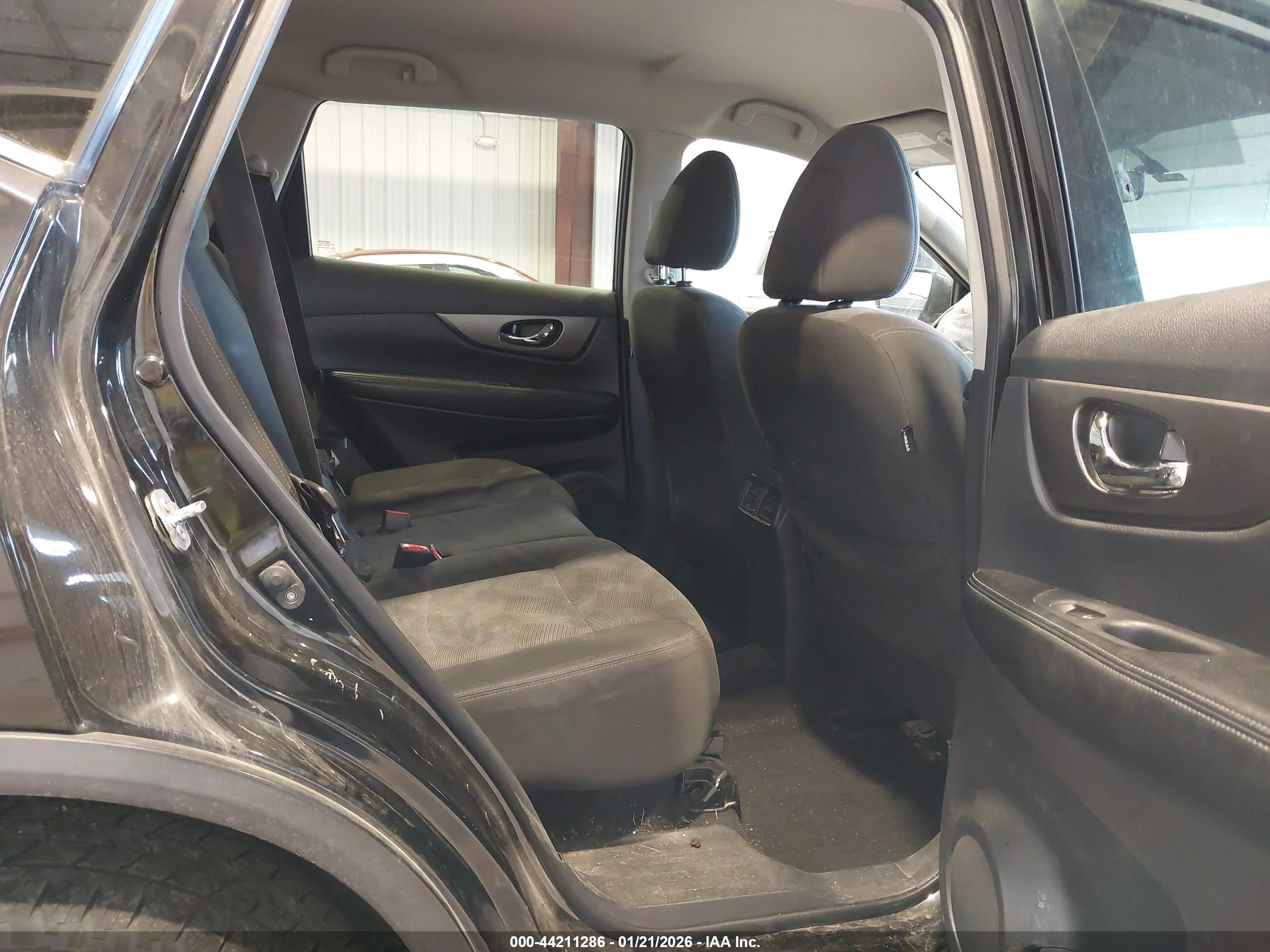 NISSAN ROGUE image 8