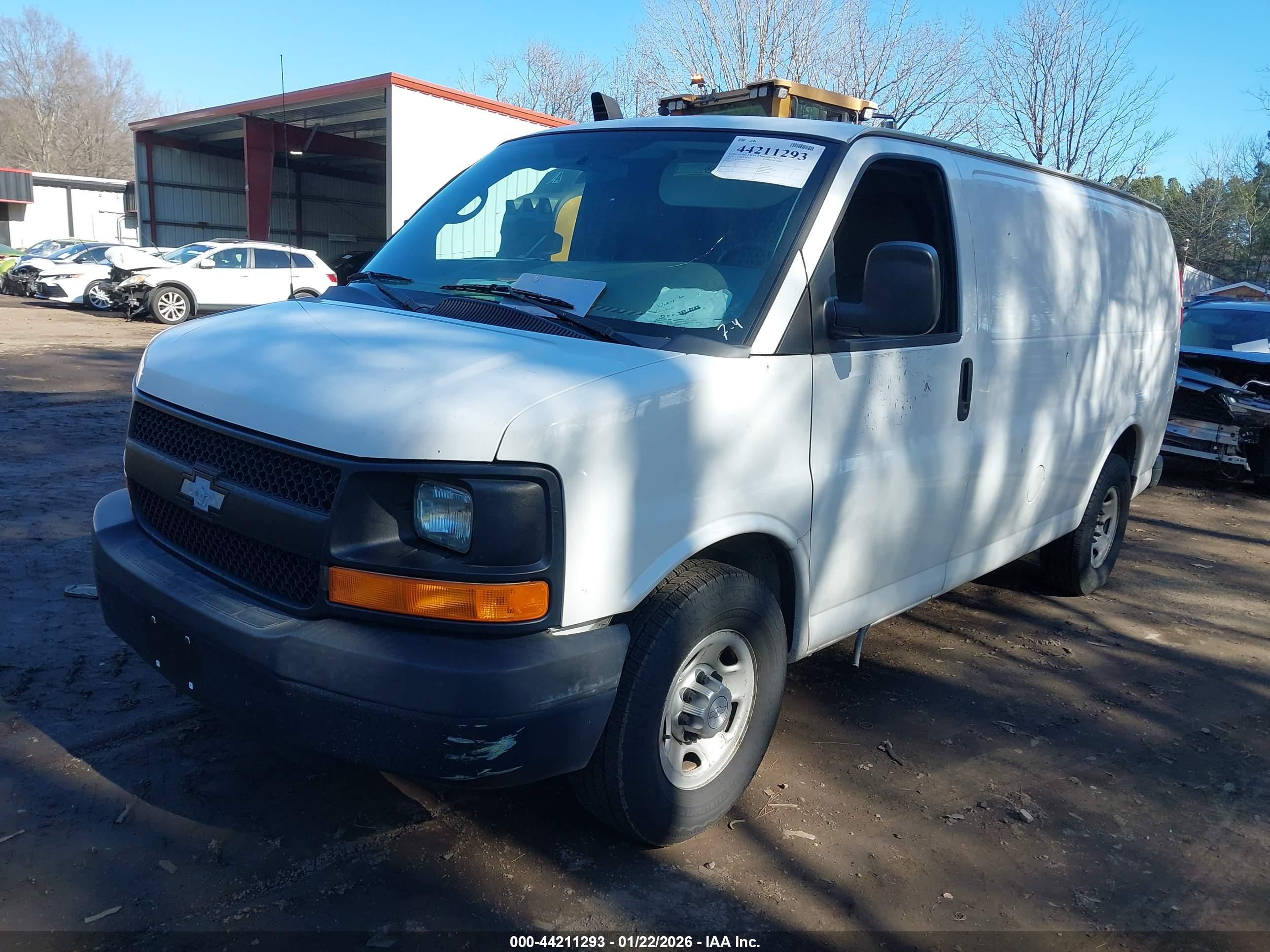 CHEVROLET EXPRESS image 2