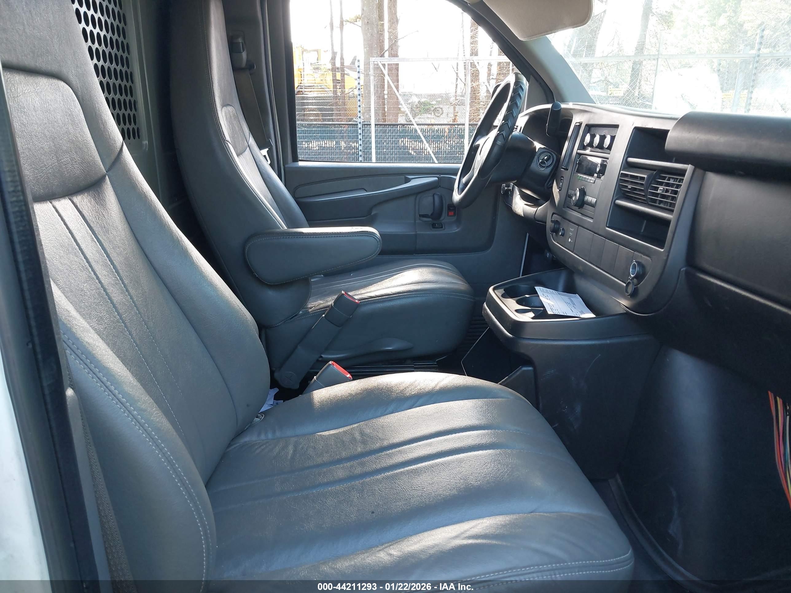 CHEVROLET EXPRESS image 5