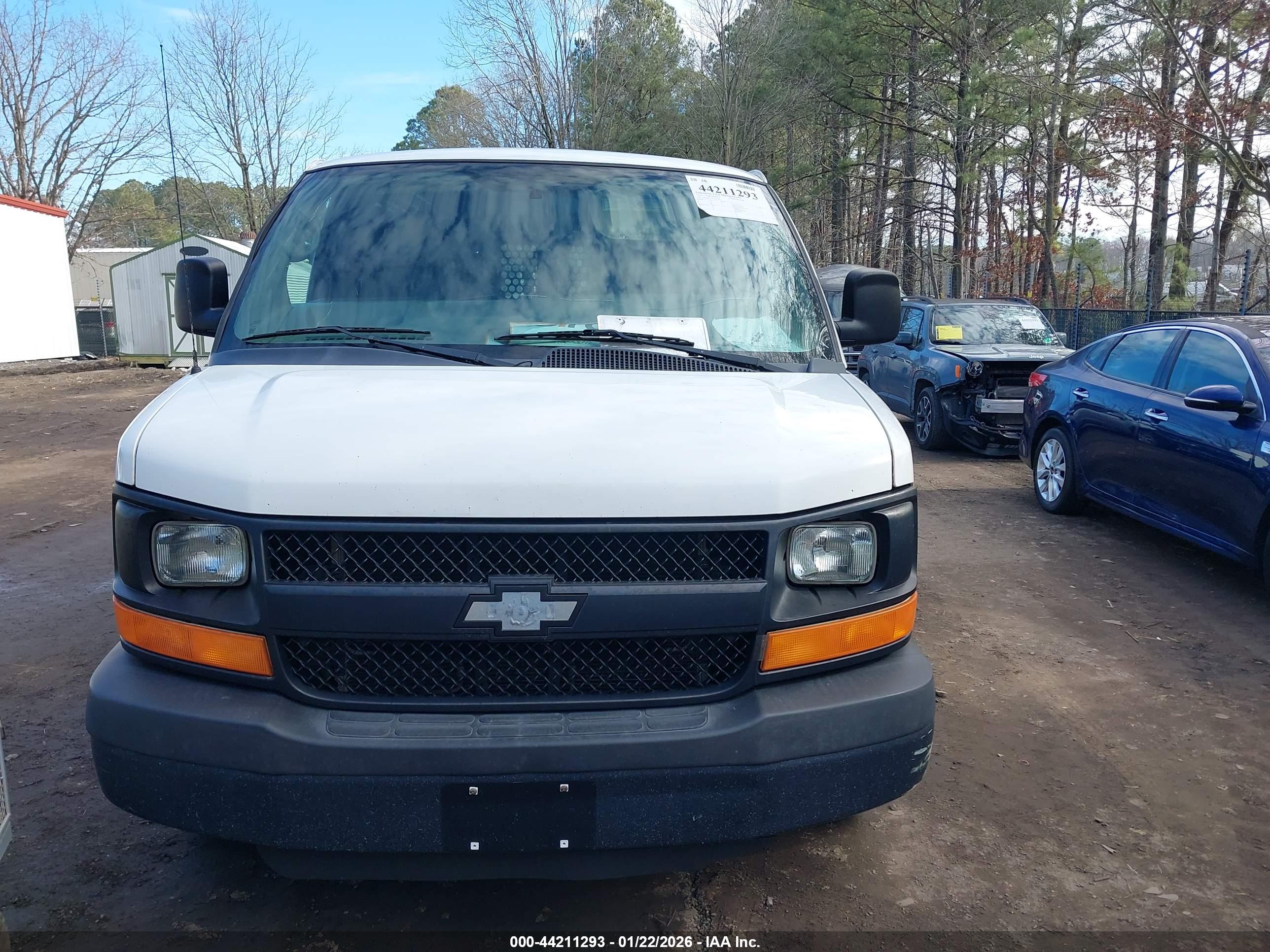 CHEVROLET EXPRESS image 6
