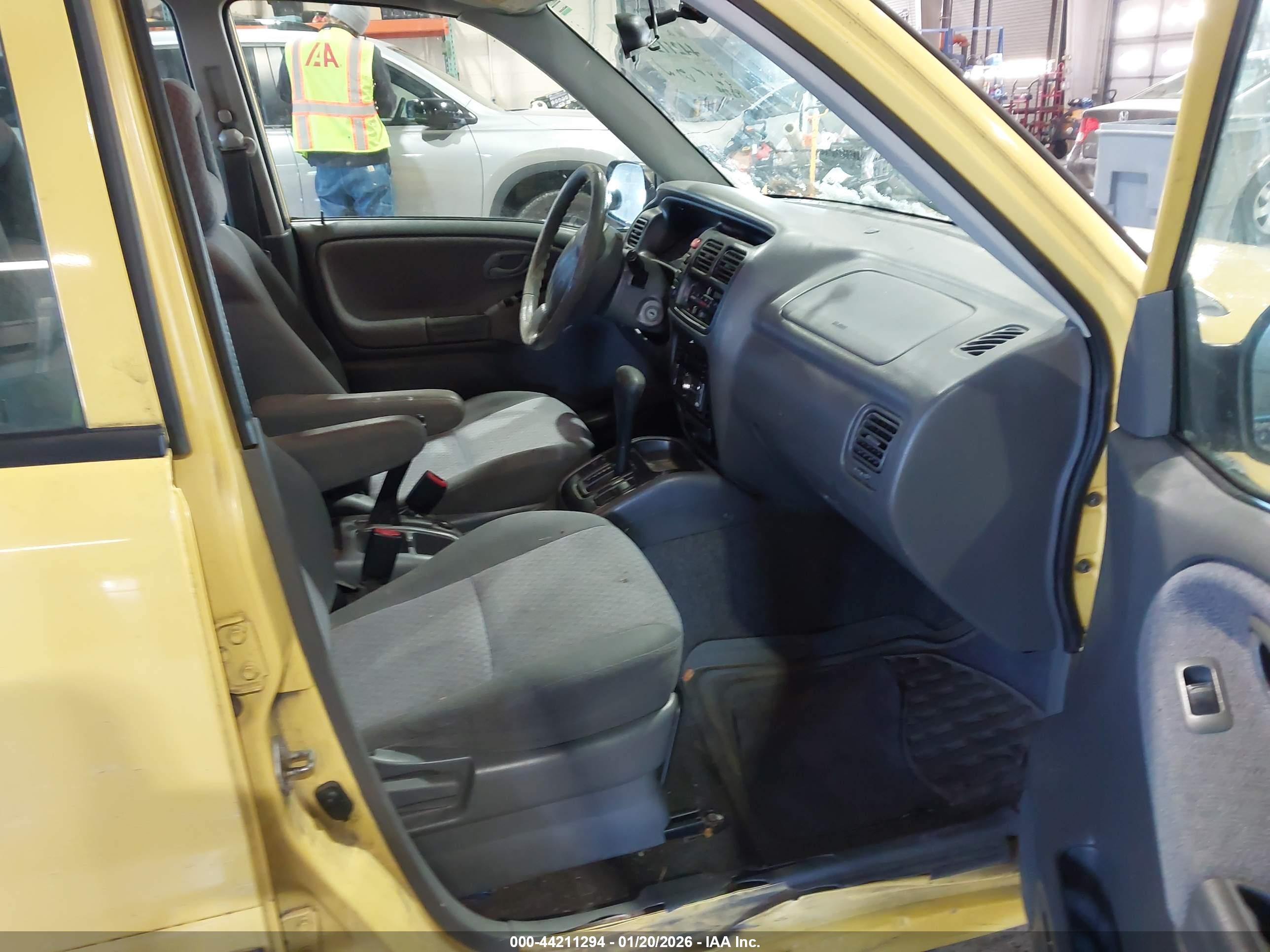 CHEVROLET TRACKER image 5