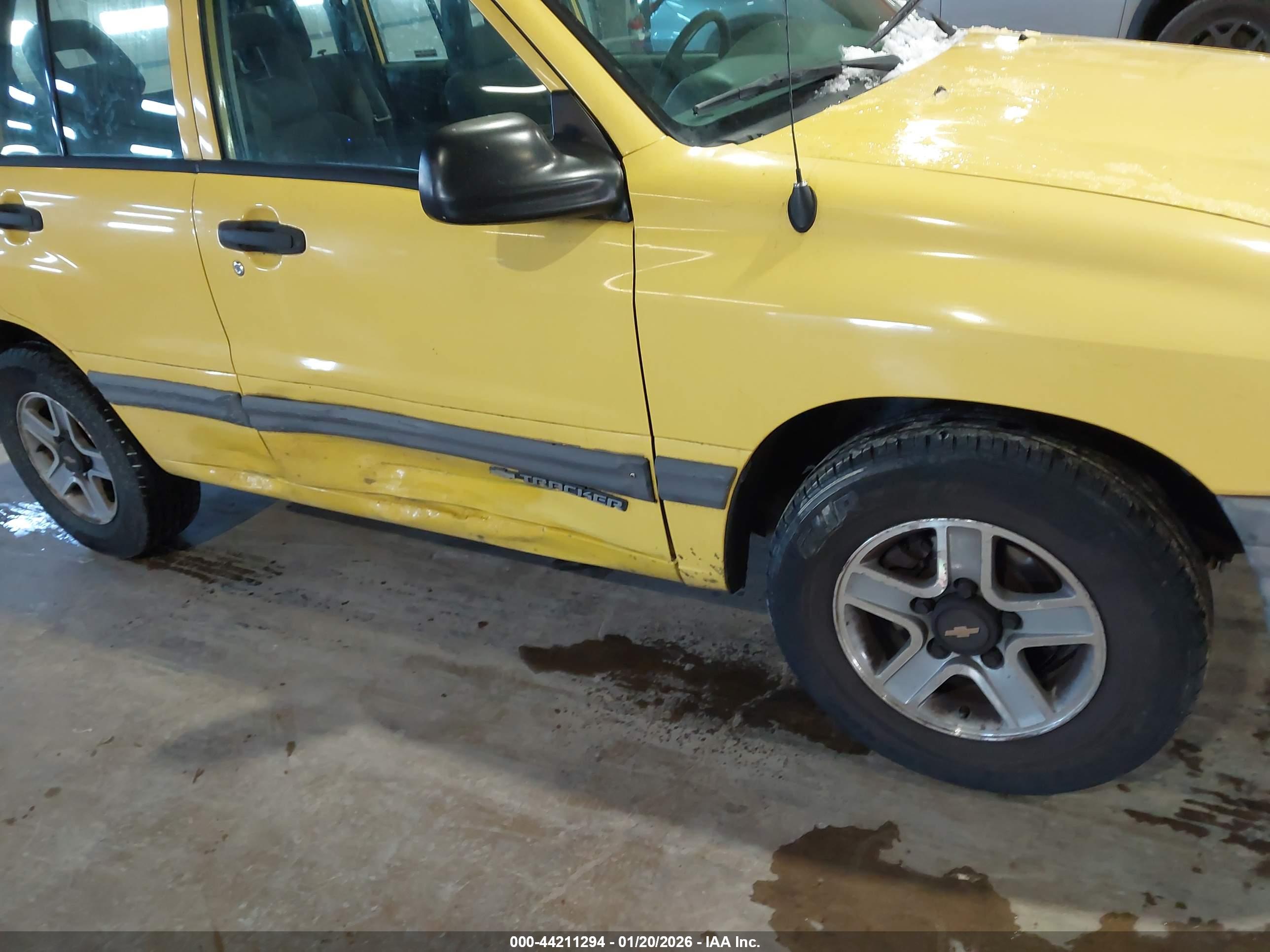 CHEVROLET TRACKER image 6