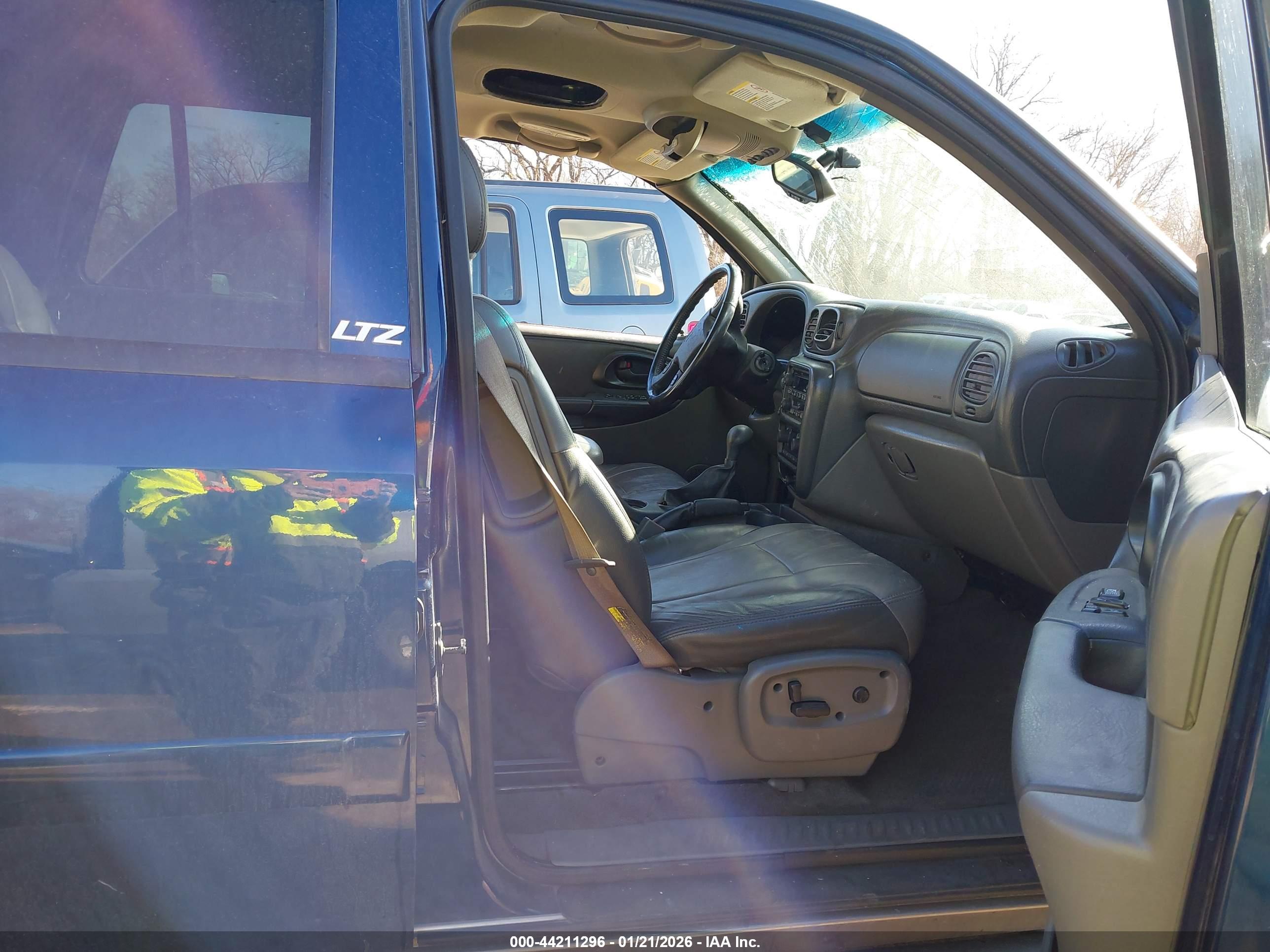 CHEVROLET TRAILBLAZER image 5