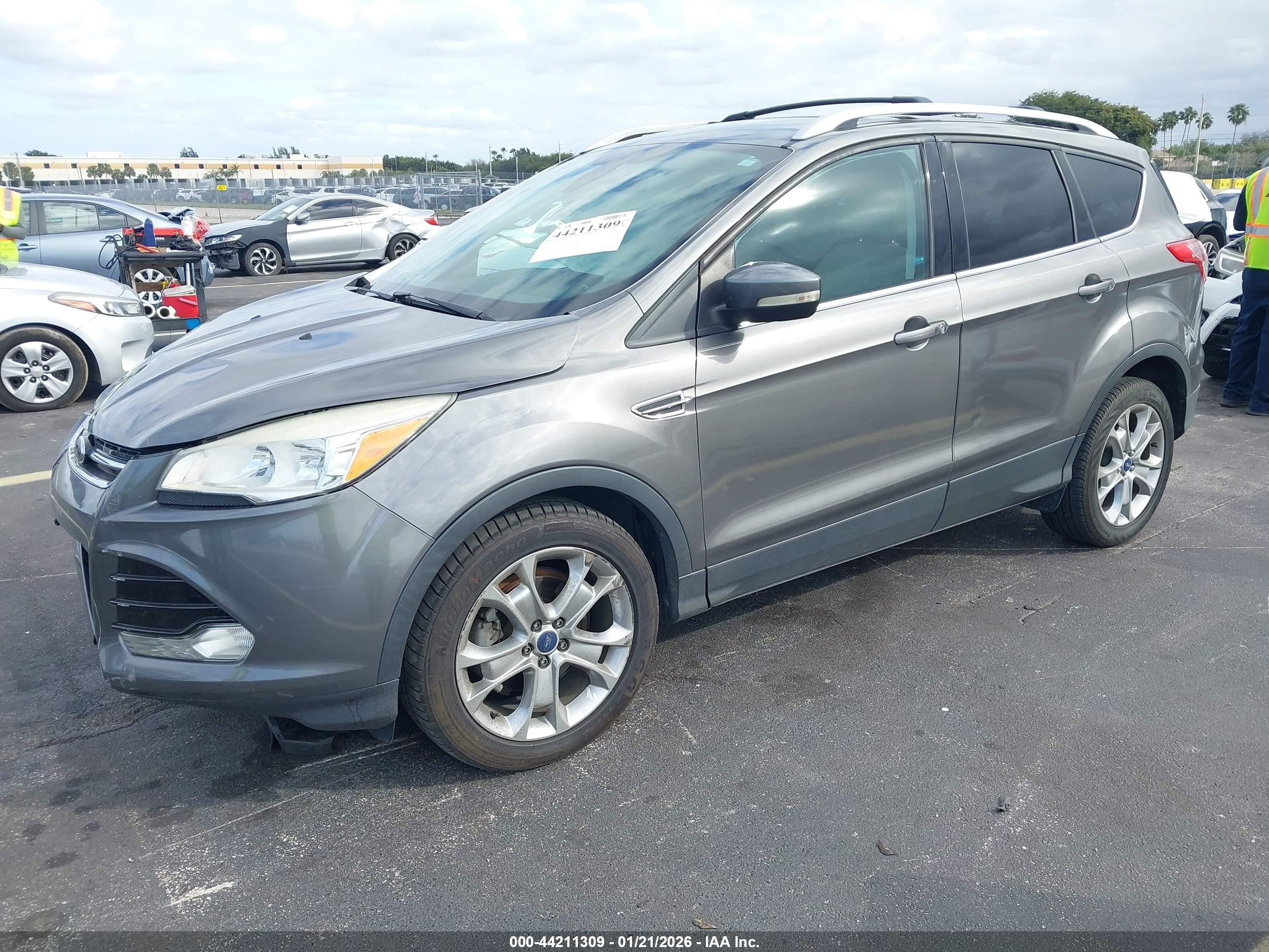 FORD ESCAPE image 2