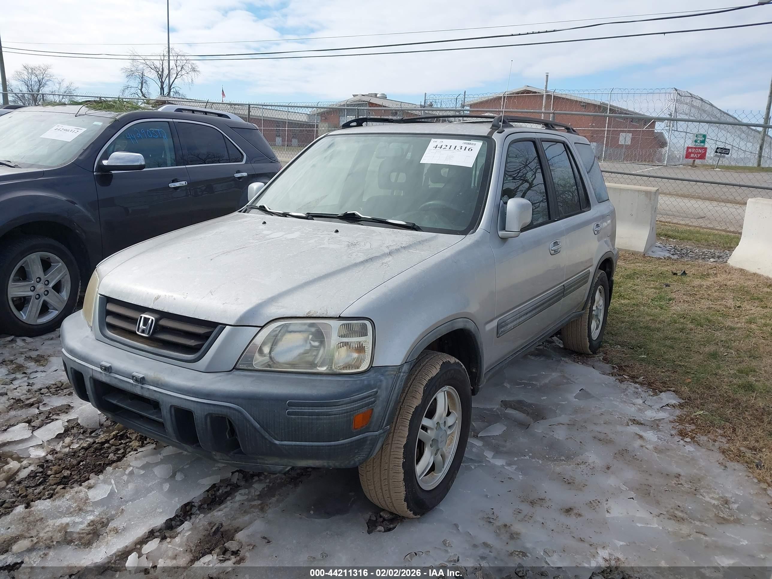 HONDA CR-V image 2