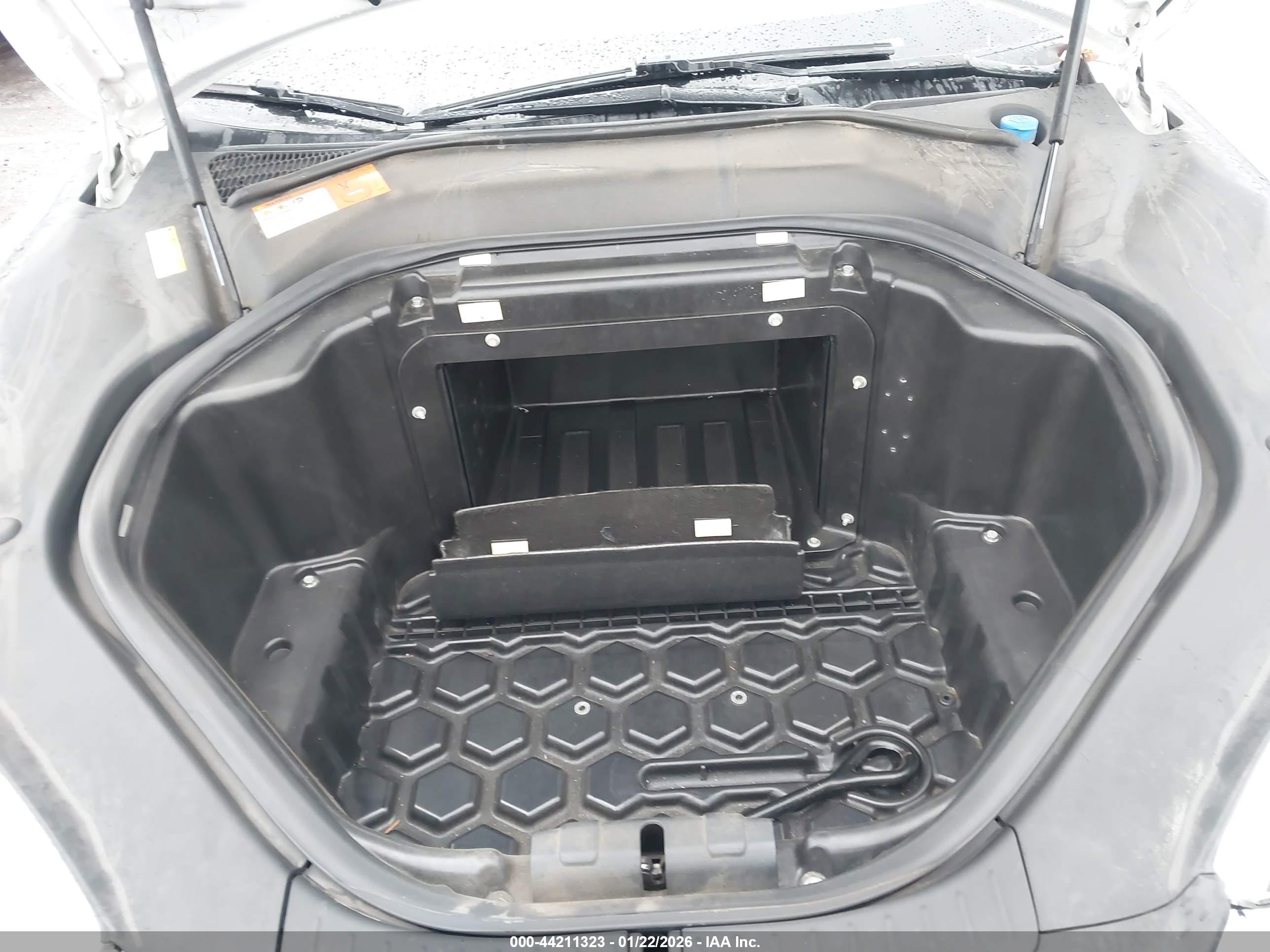 TESLA MODEL image 10