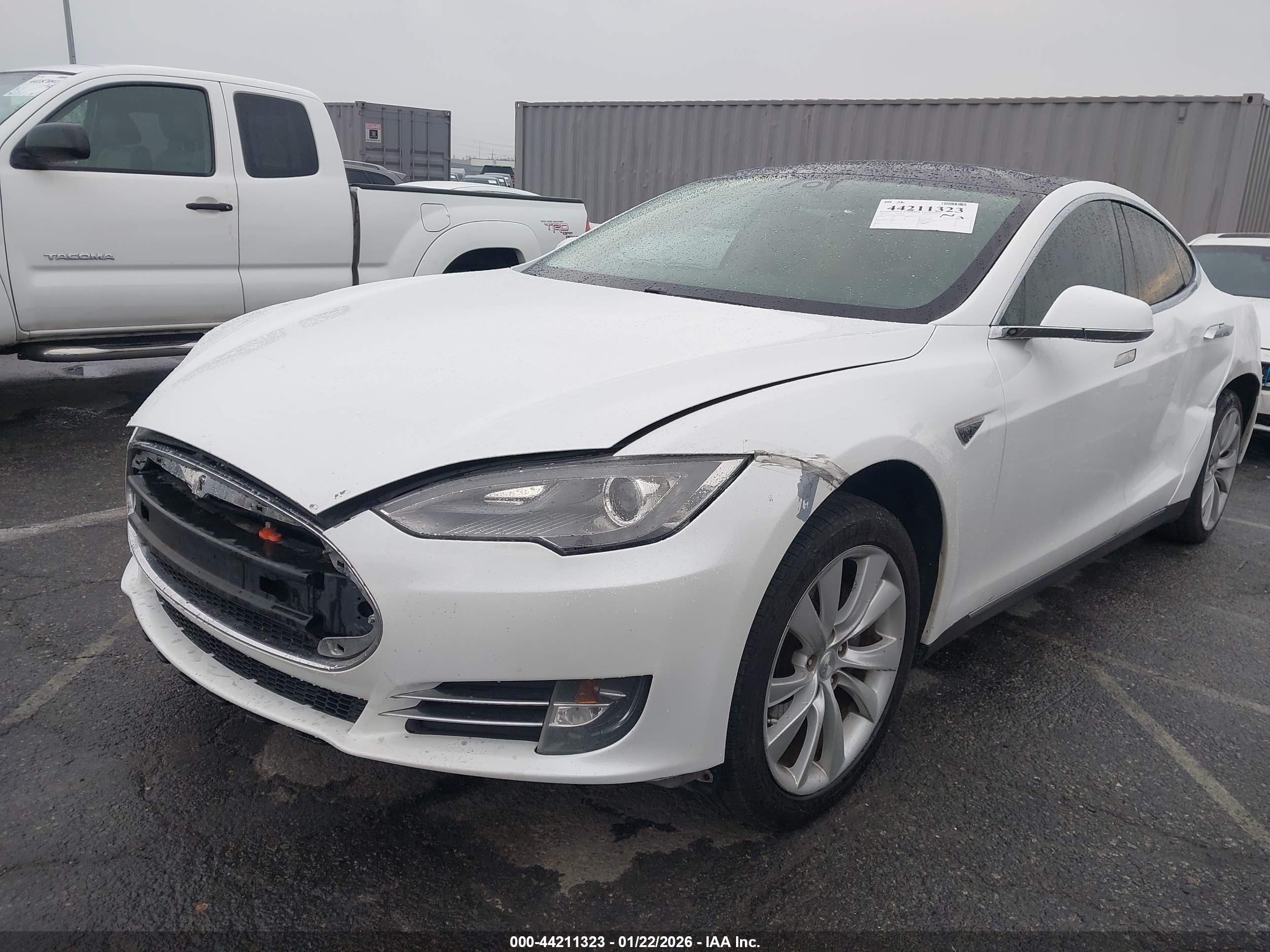 TESLA MODEL image 2