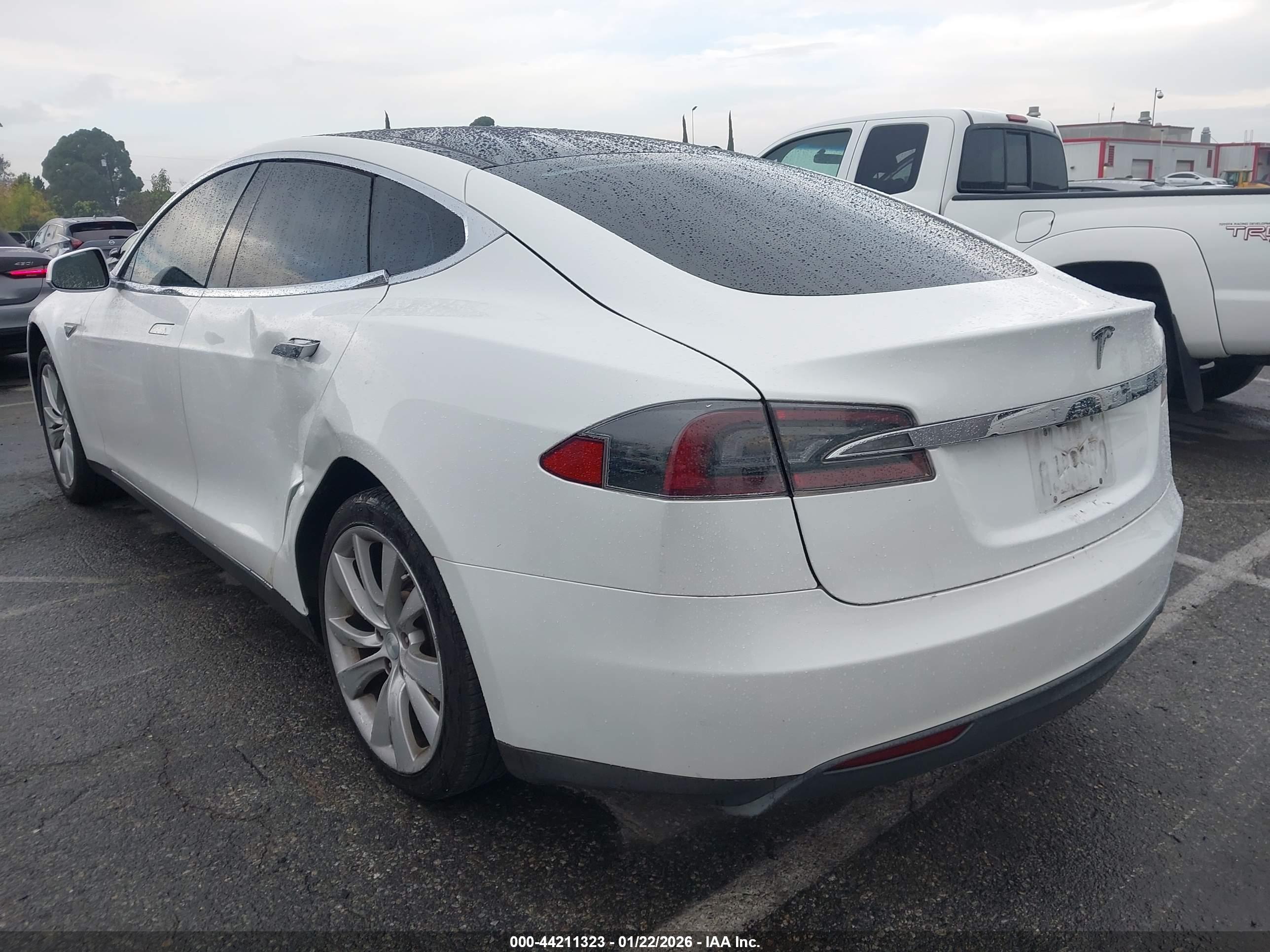 TESLA MODEL image 3
