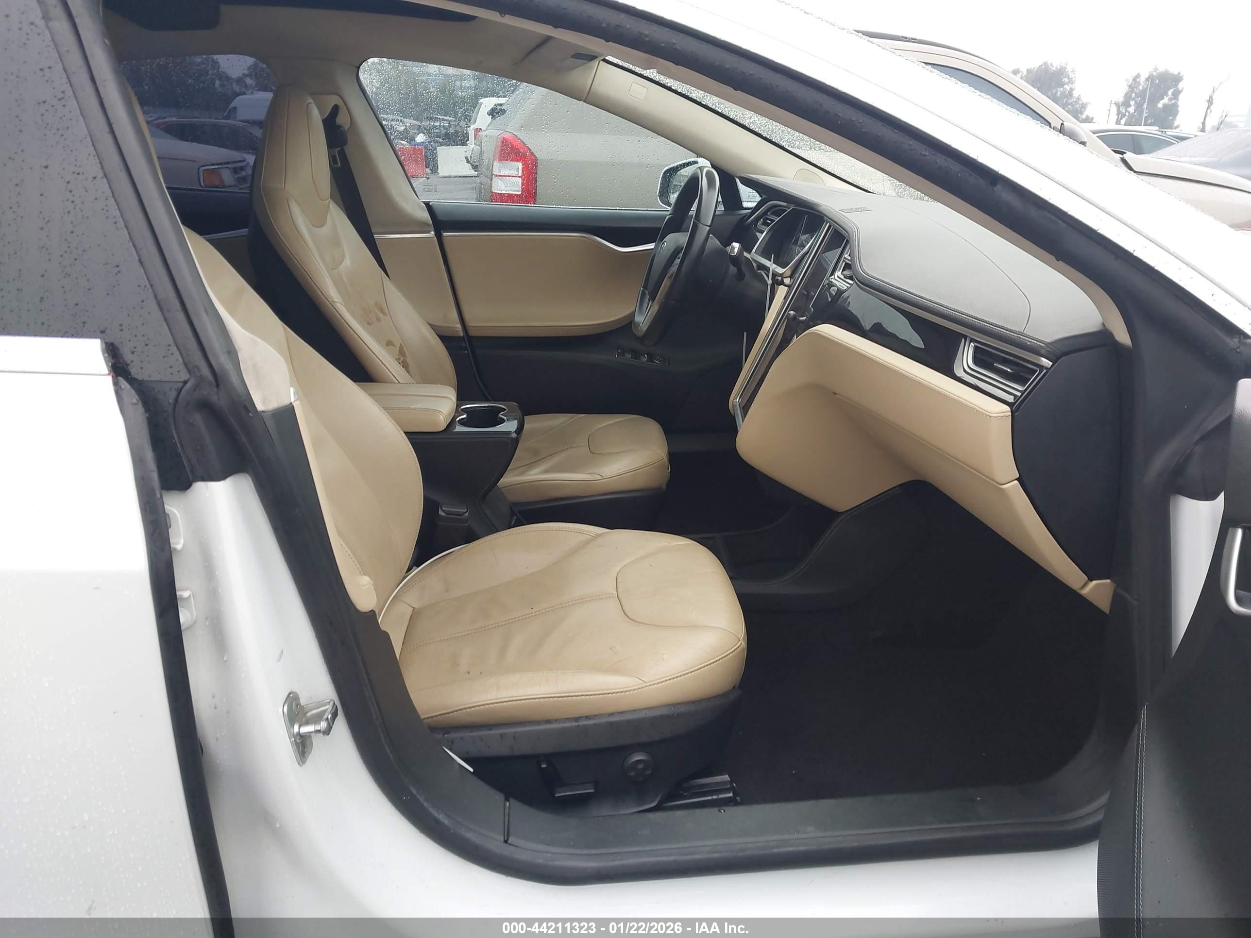 TESLA MODEL image 5