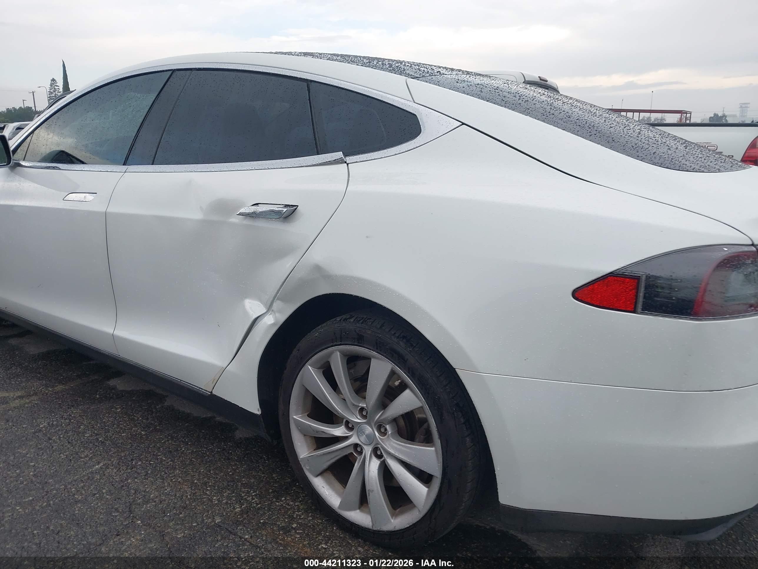 TESLA MODEL image 6