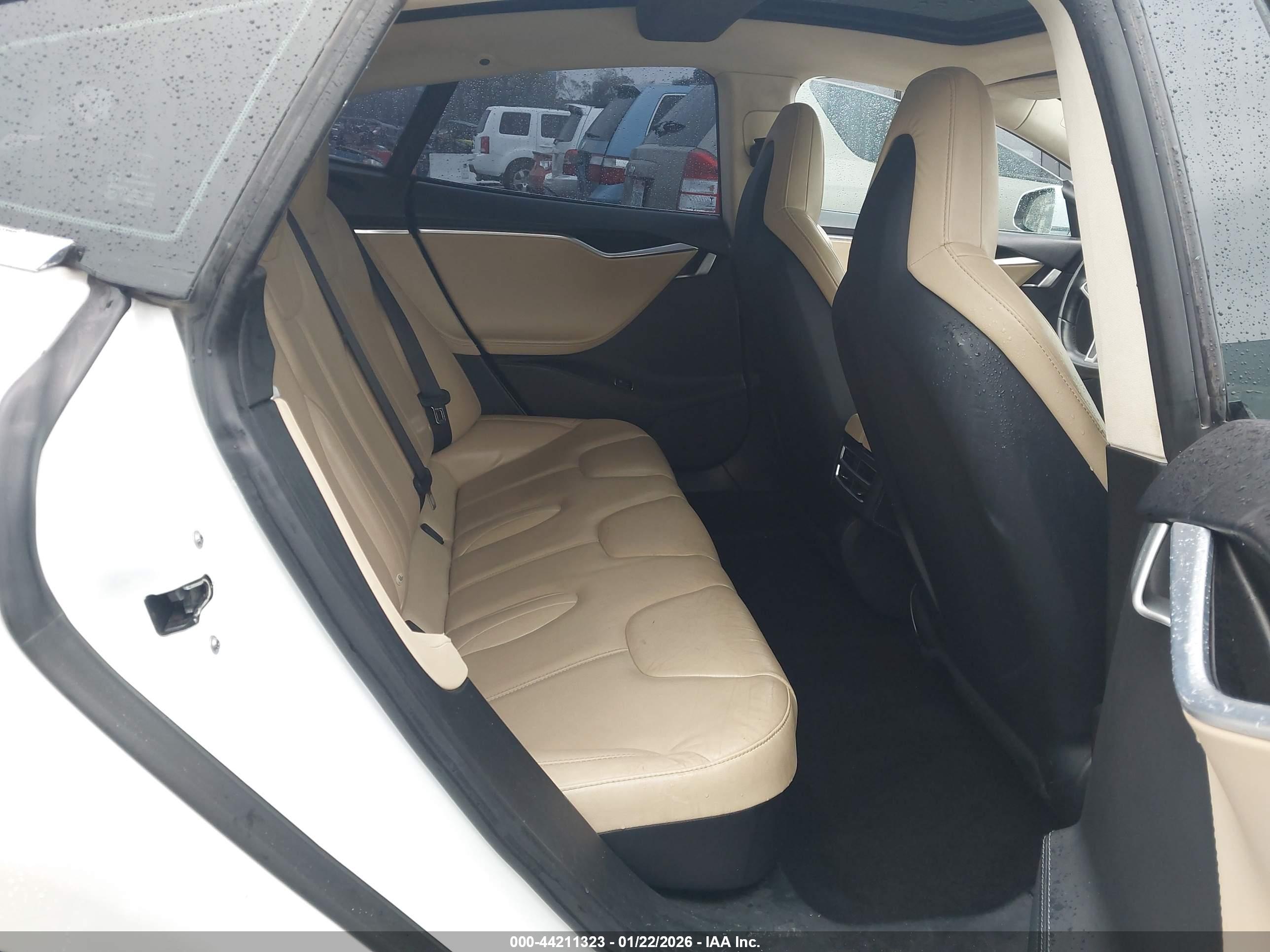 TESLA MODEL image 8