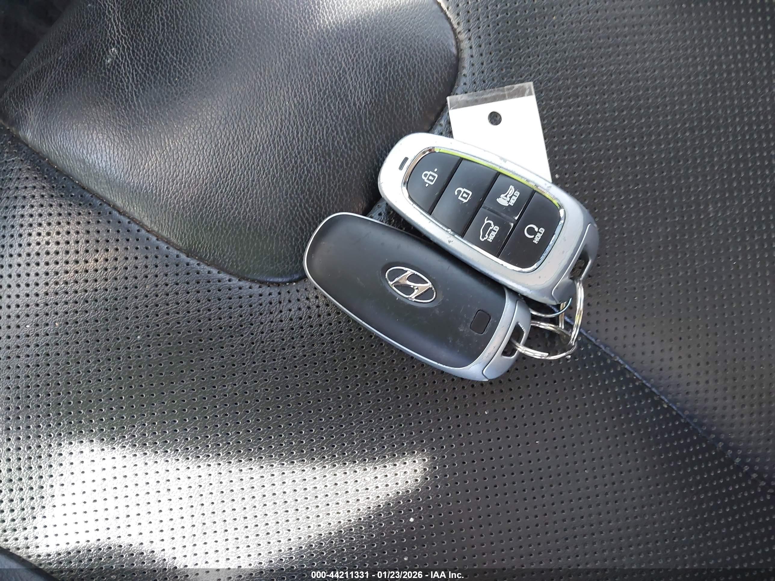 HYUNDAI SANTA image 11