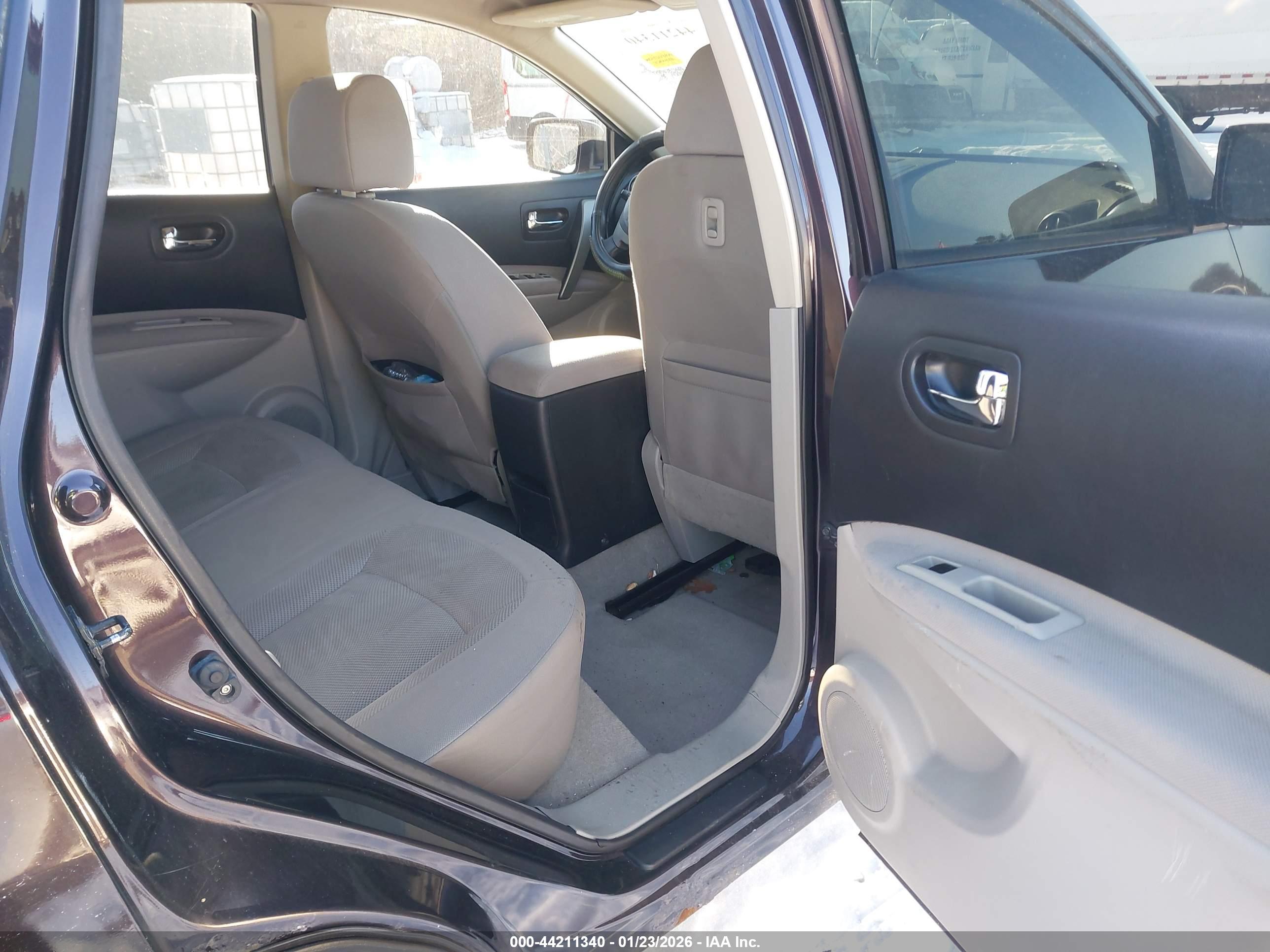 NISSAN ROGUE image 8