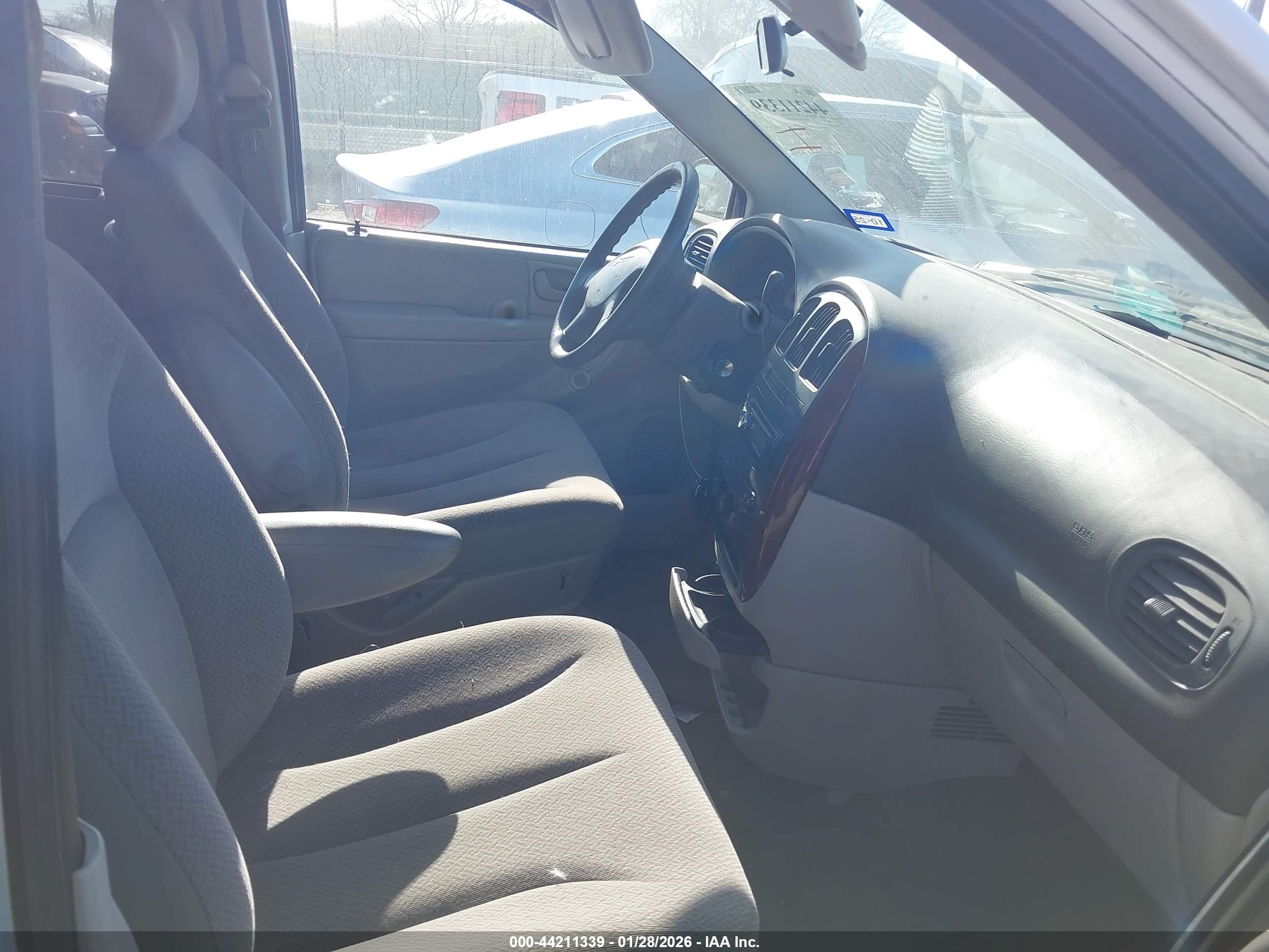 CHRYSLER TOWN image 5