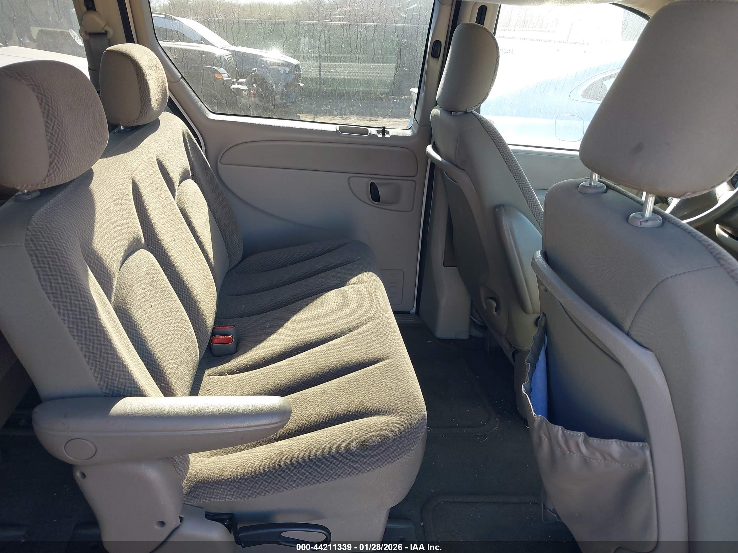 CHRYSLER TOWN image 8