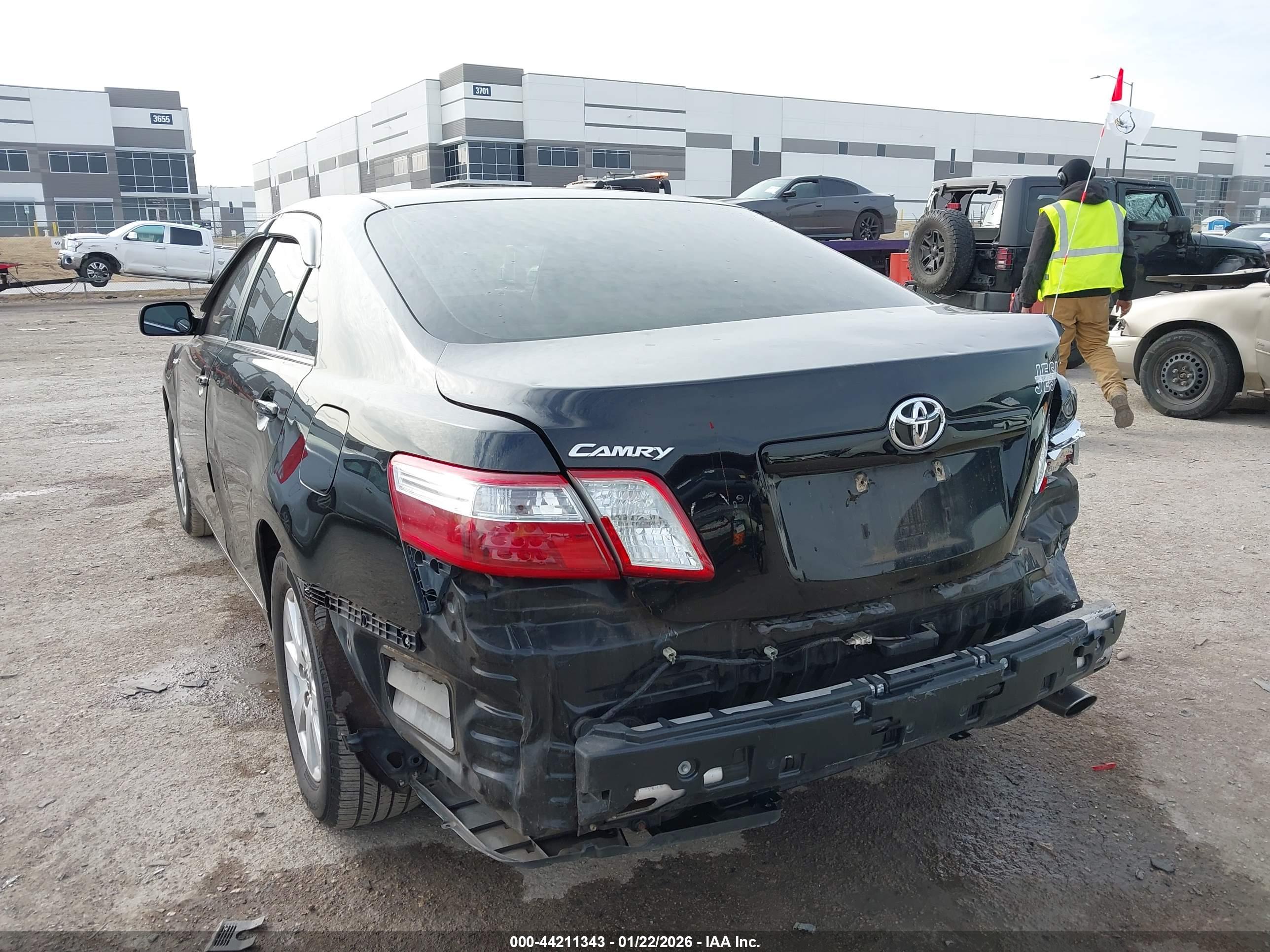 TOYOTA CAMRY image 3