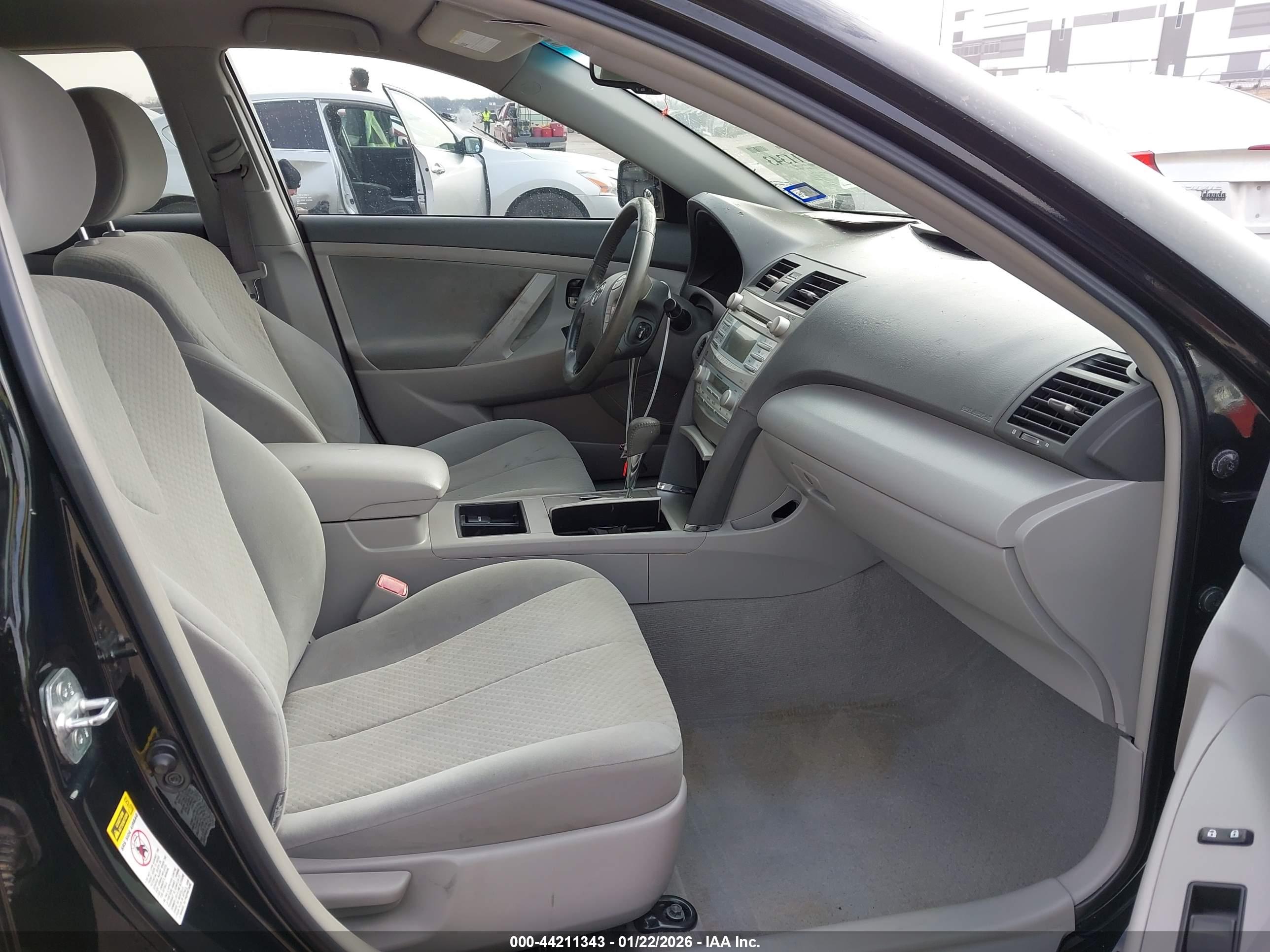 TOYOTA CAMRY image 5