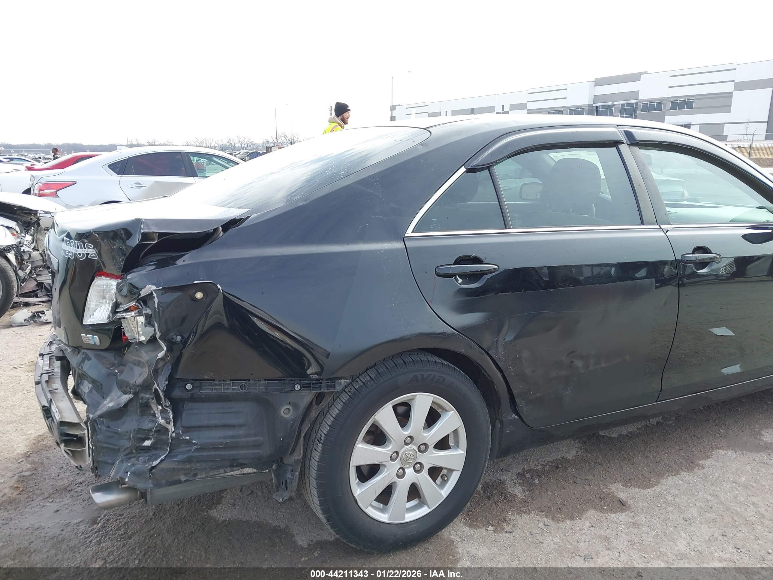 TOYOTA CAMRY image 6
