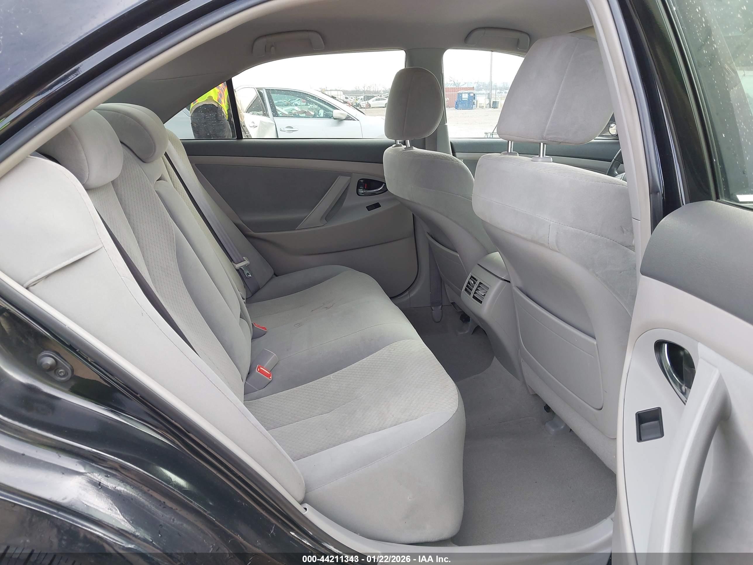TOYOTA CAMRY image 8