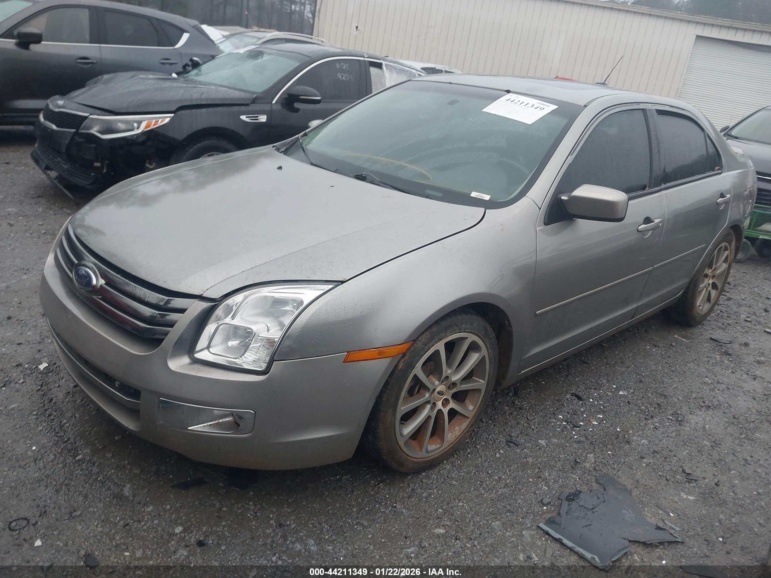 FORD FUSION image 2