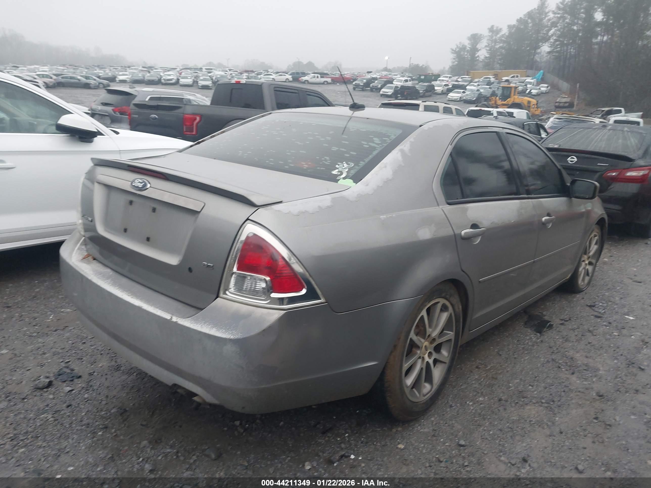 FORD FUSION image 4