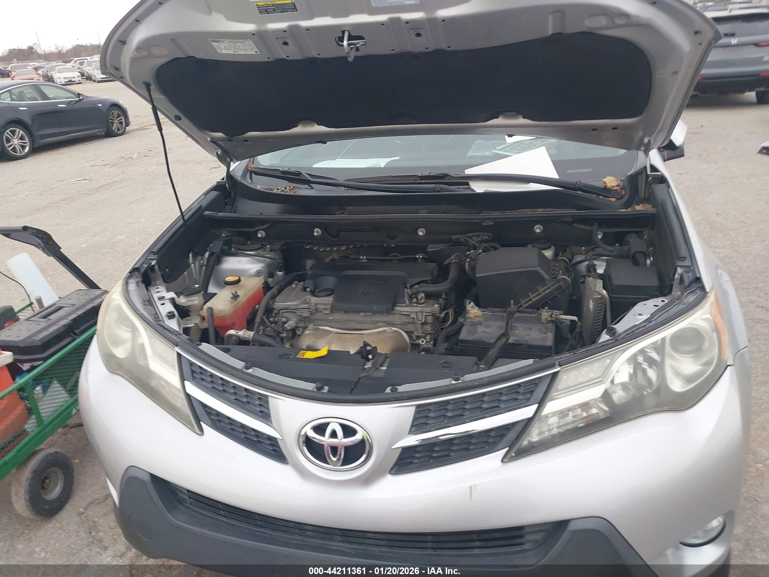 TOYOTA RAV4 image 10