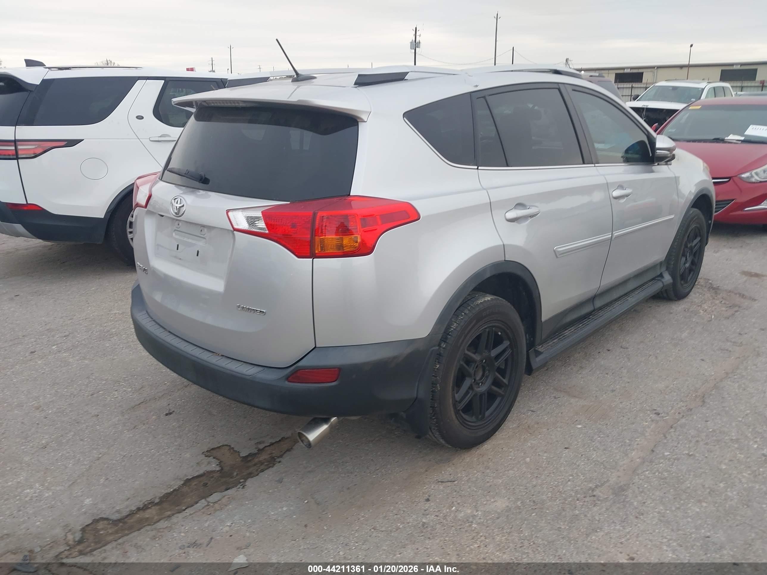 TOYOTA RAV4 image 4