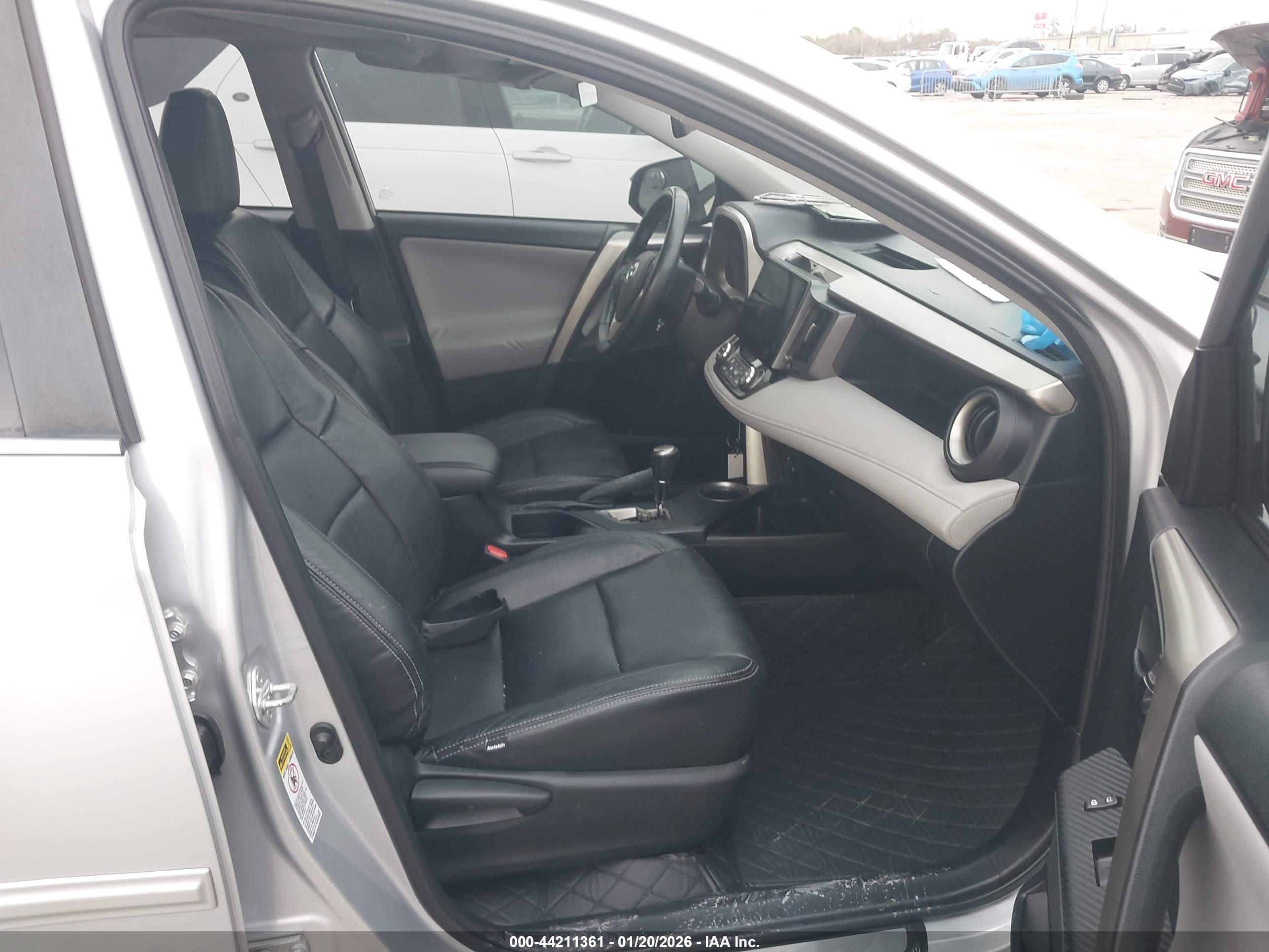 TOYOTA RAV4 image 5