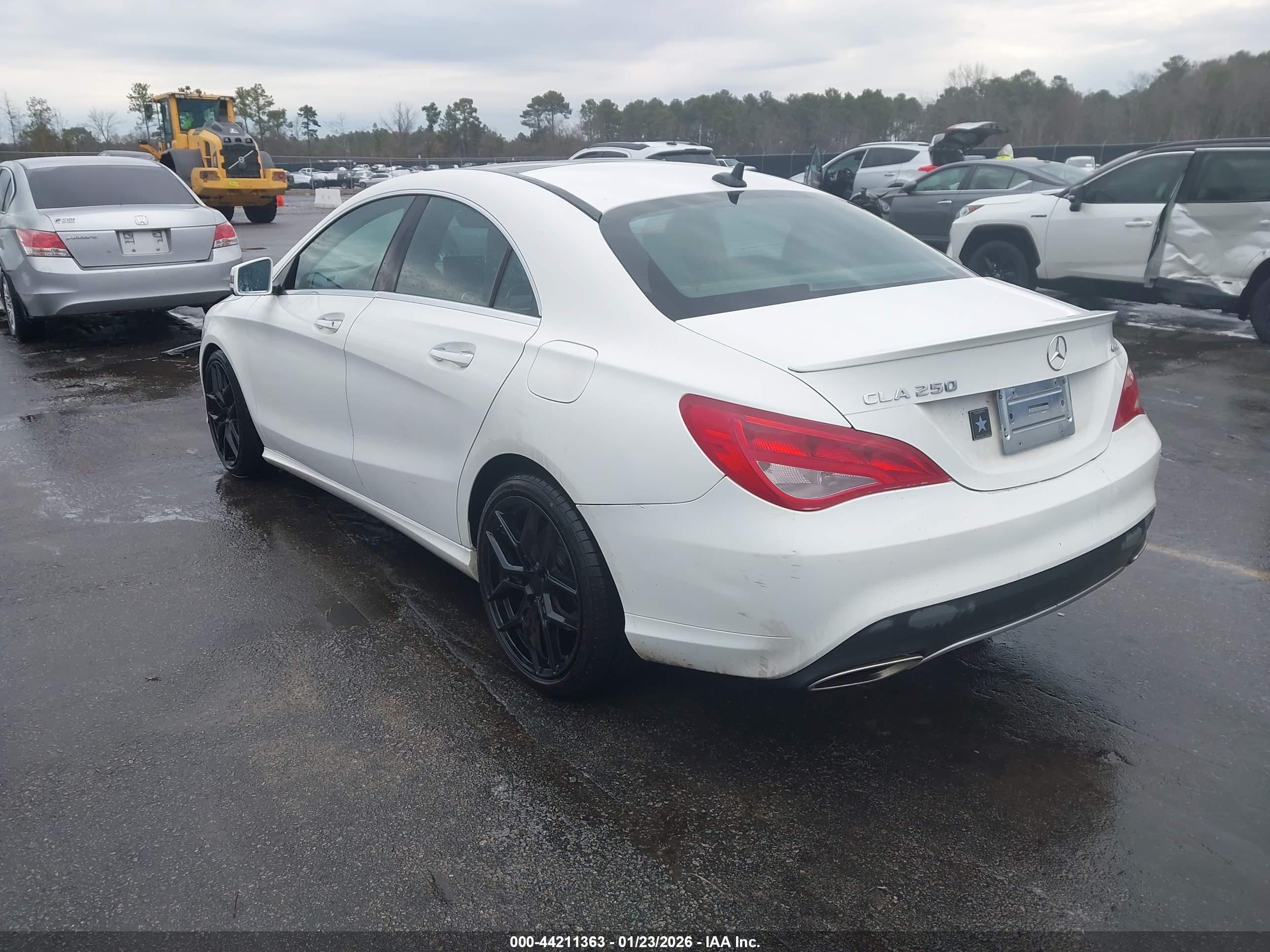 MERCEDES-BENZ CLA image 3