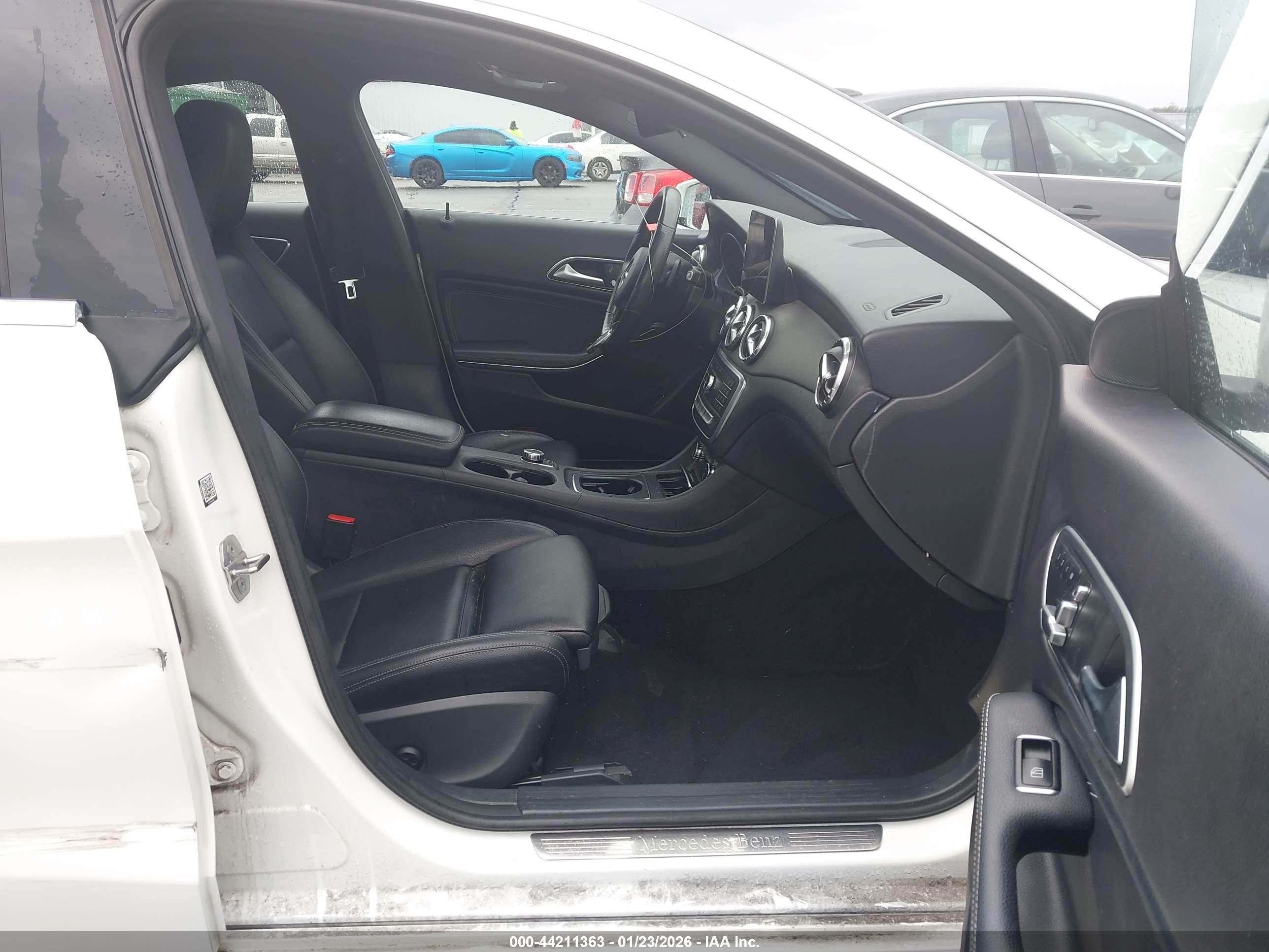 MERCEDES-BENZ CLA image 5