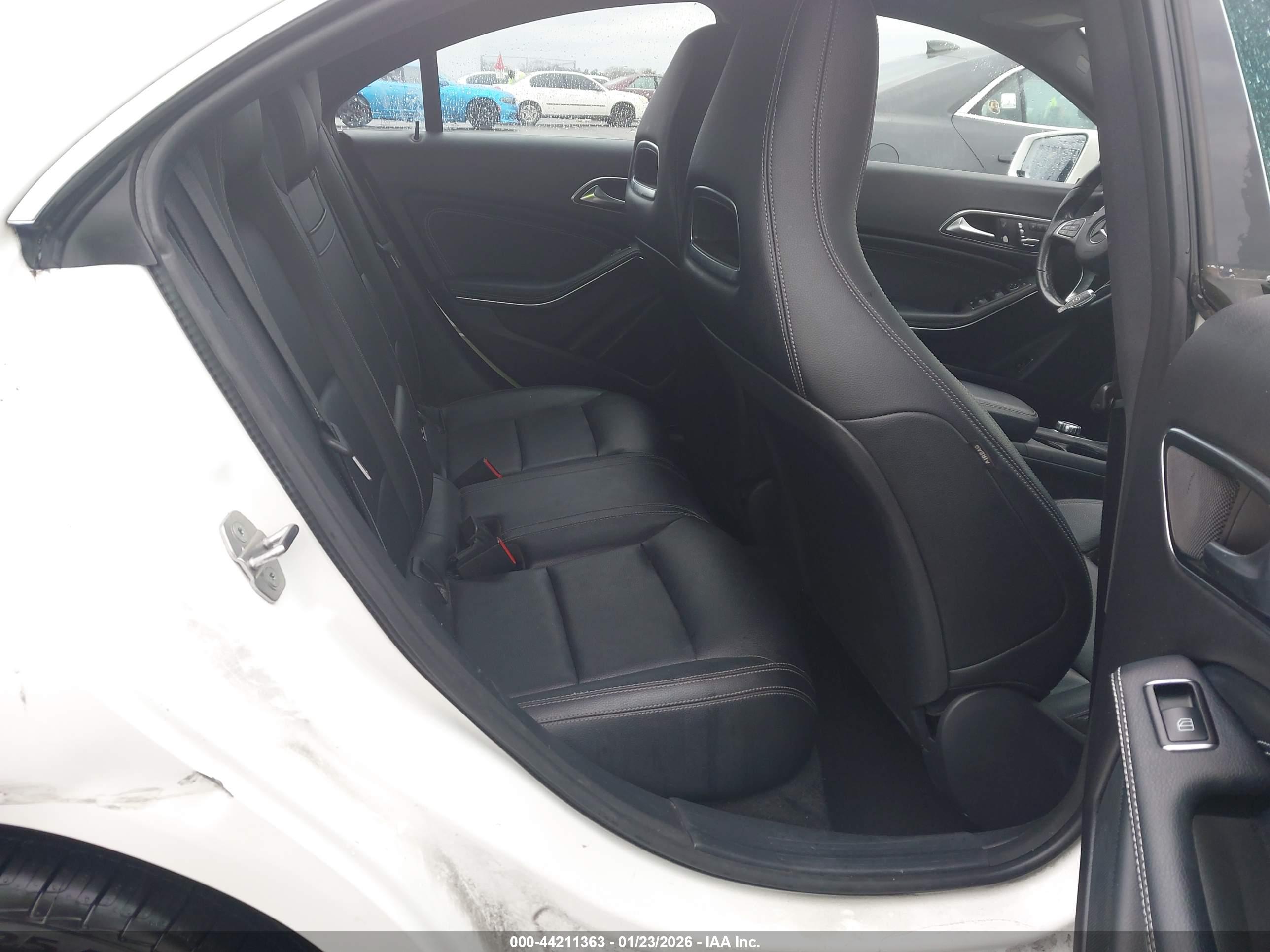 MERCEDES-BENZ CLA image 8