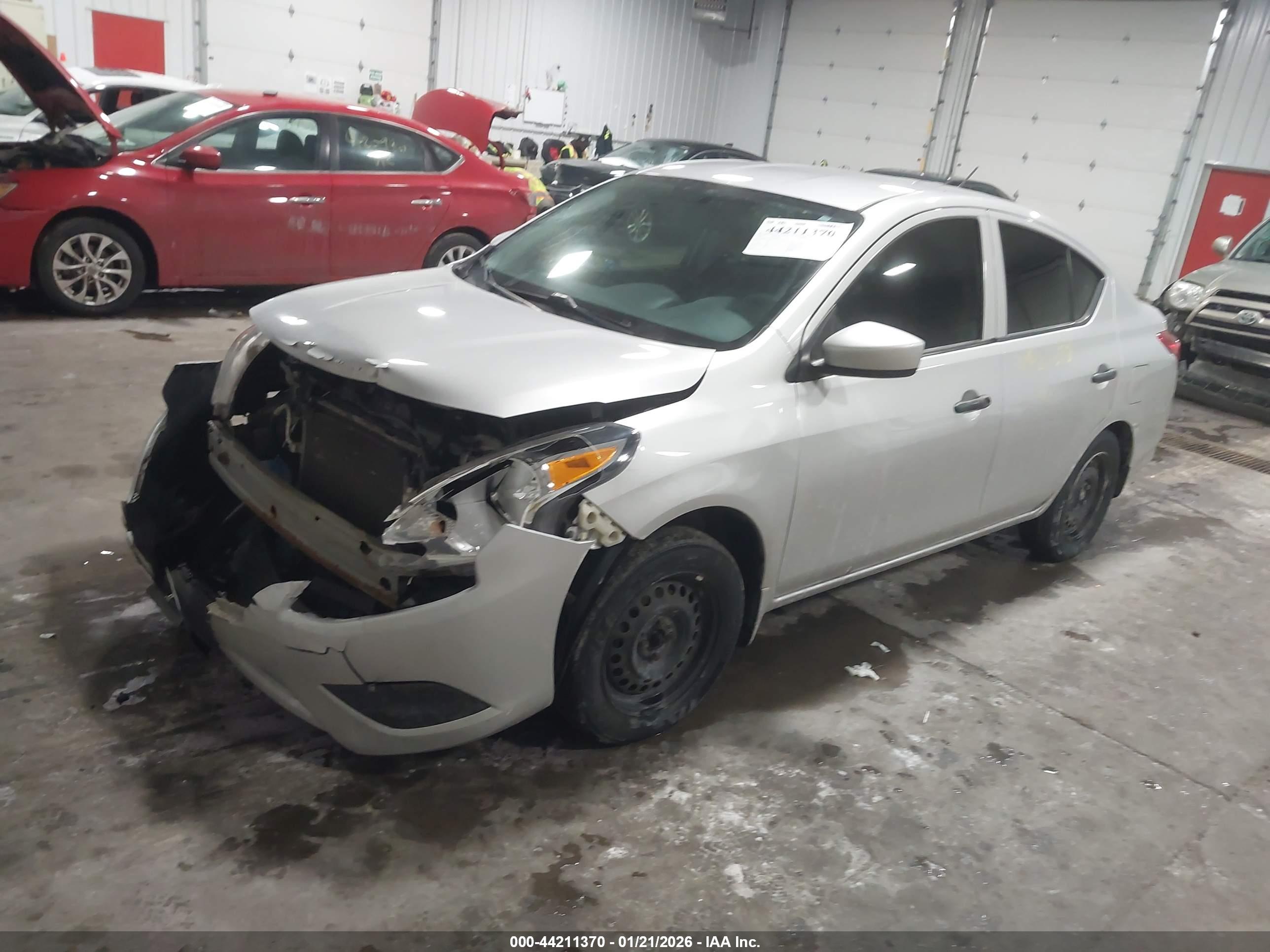 NISSAN VERSA image 2