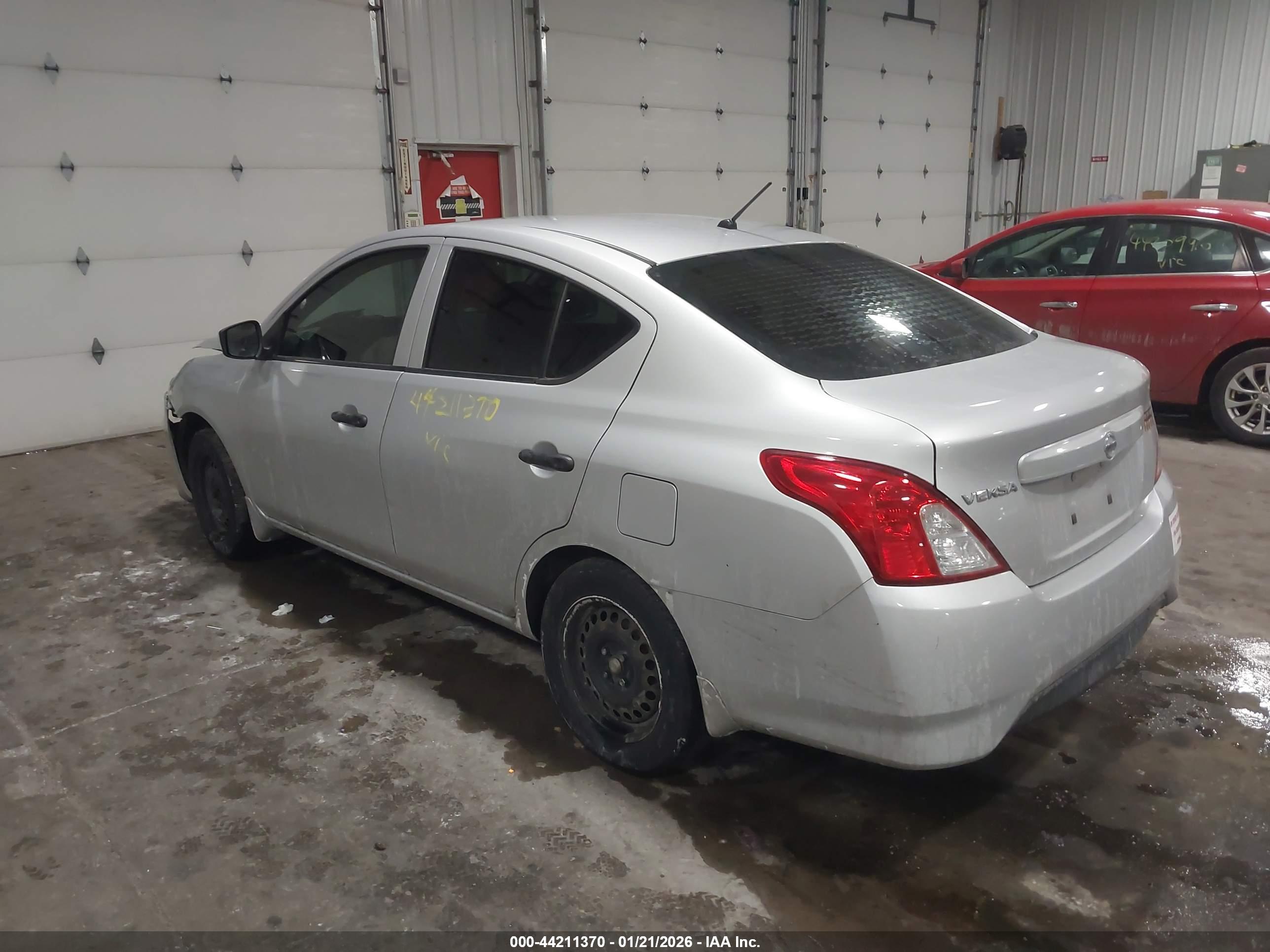 NISSAN VERSA image 3