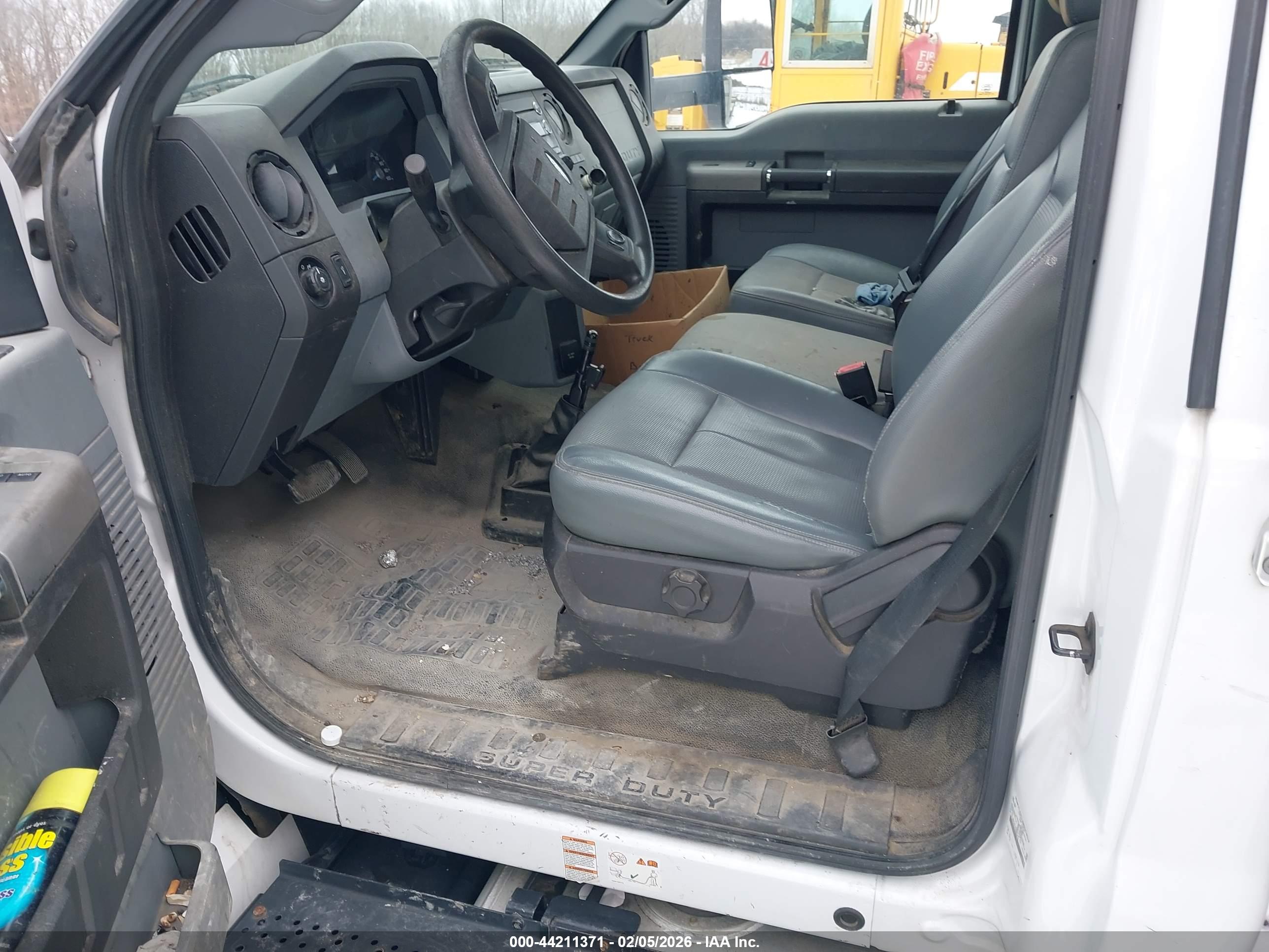 FORD F-650 image 8
