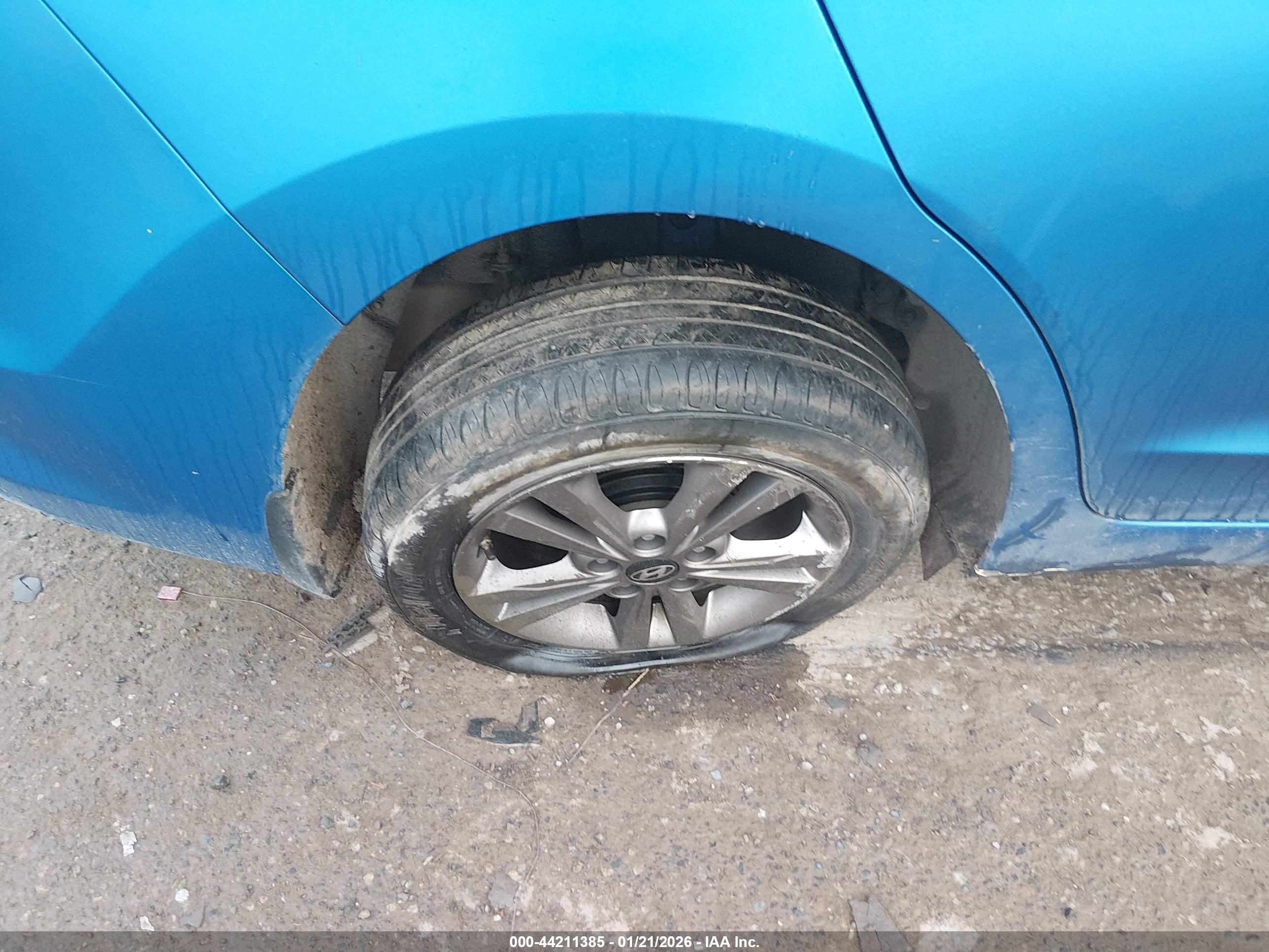 HYUNDAI ELANTRA image 6