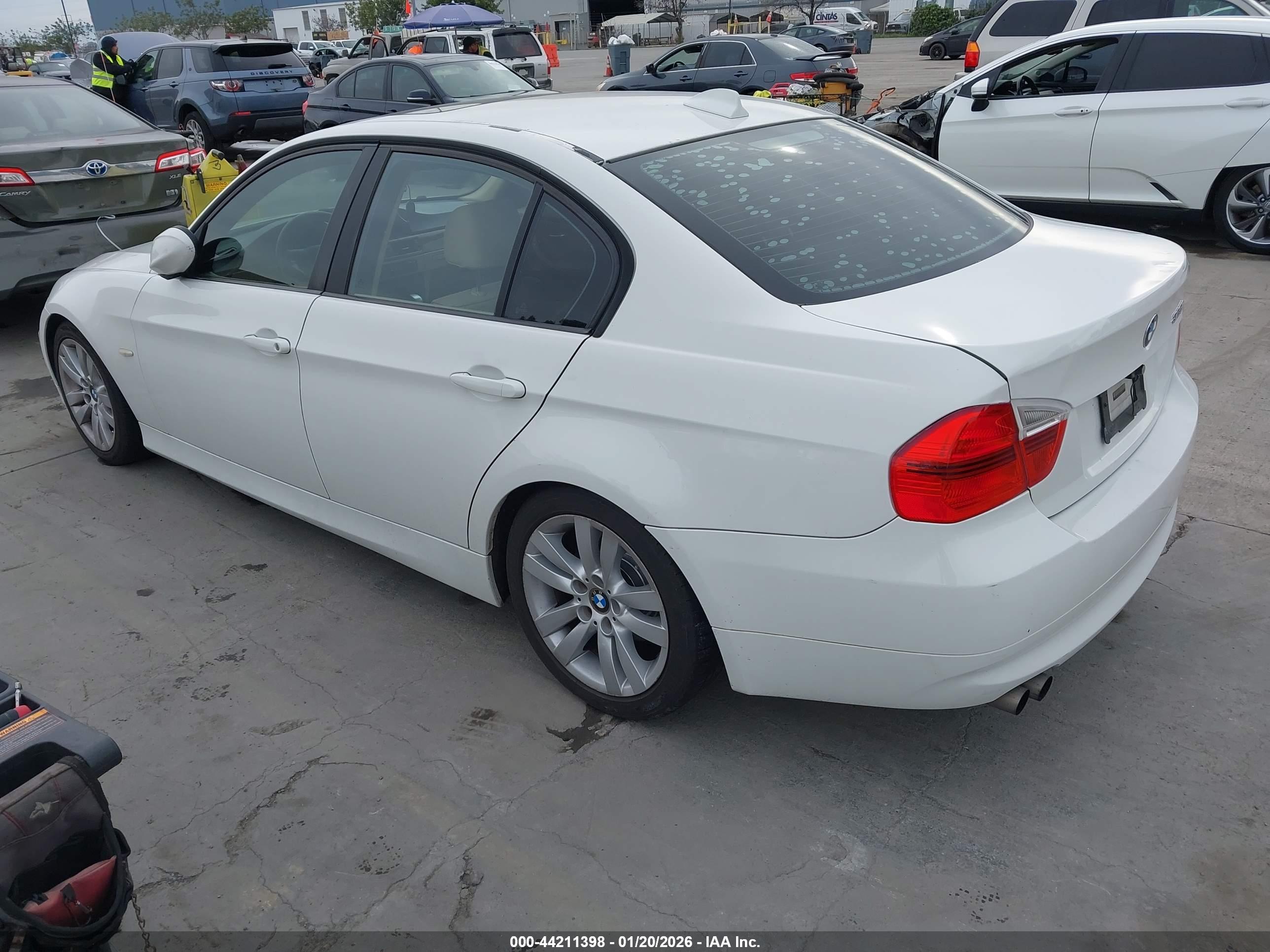 BMW 325I image 3