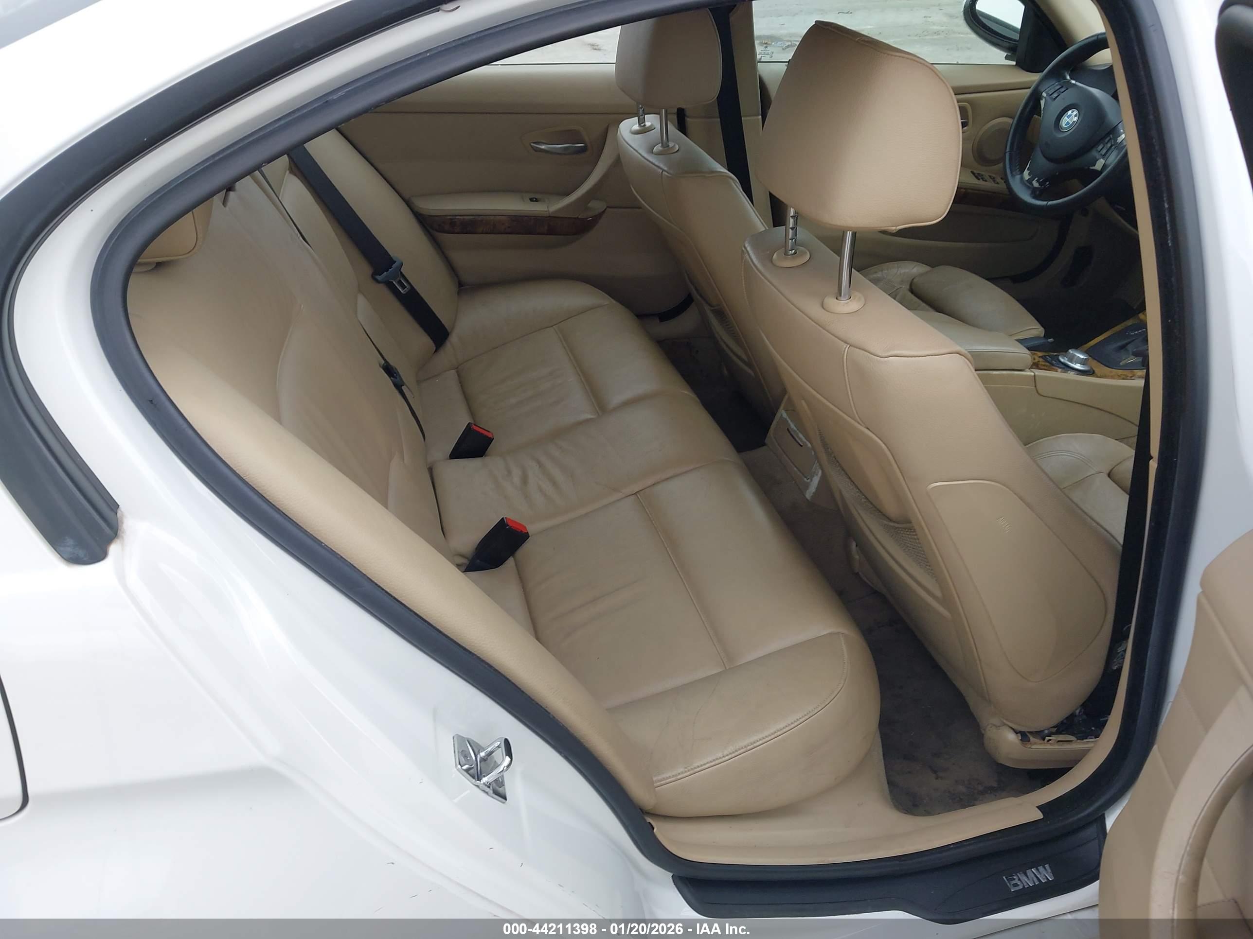 BMW 325I image 8