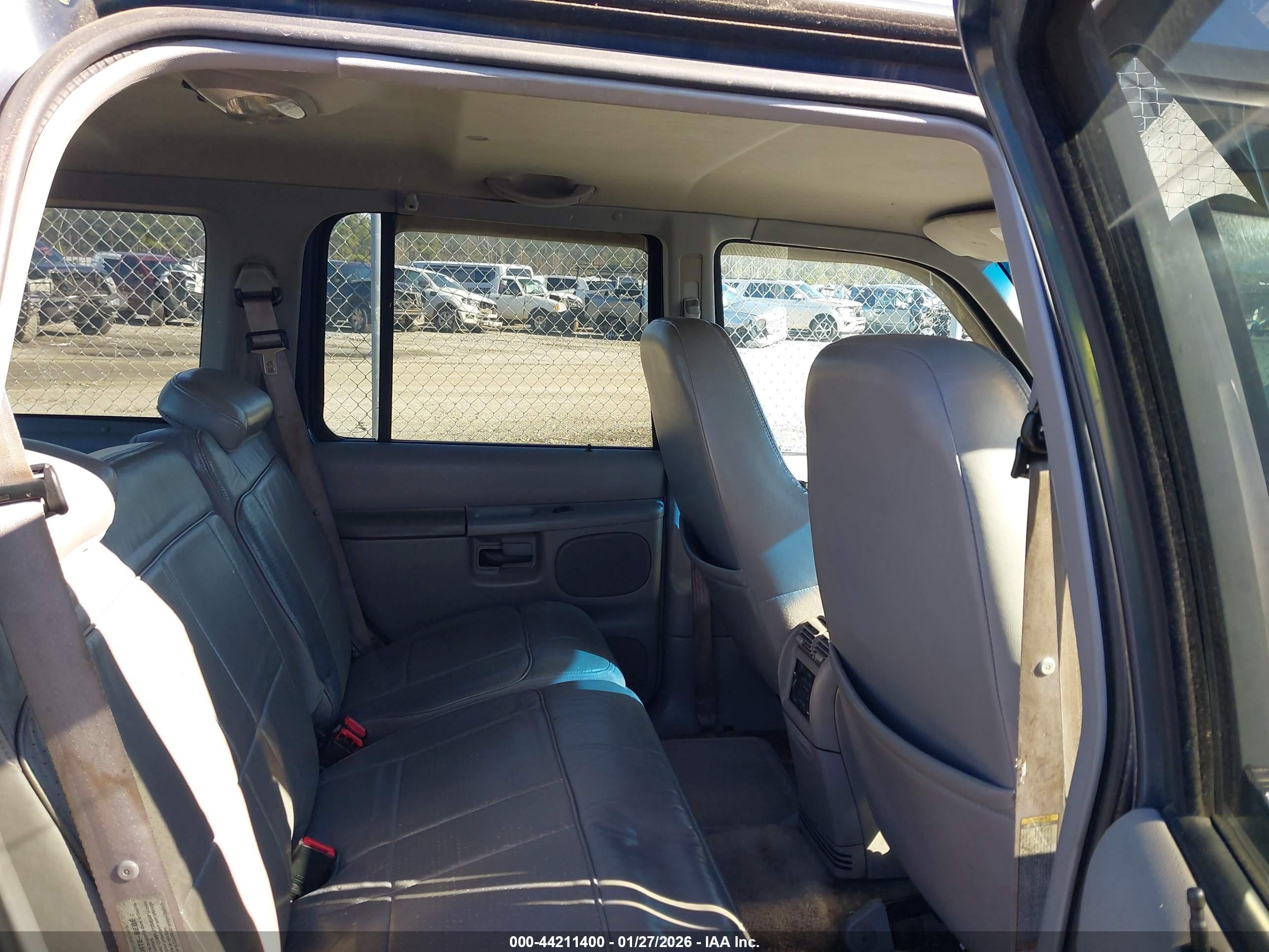 FORD EXPLORER image 8