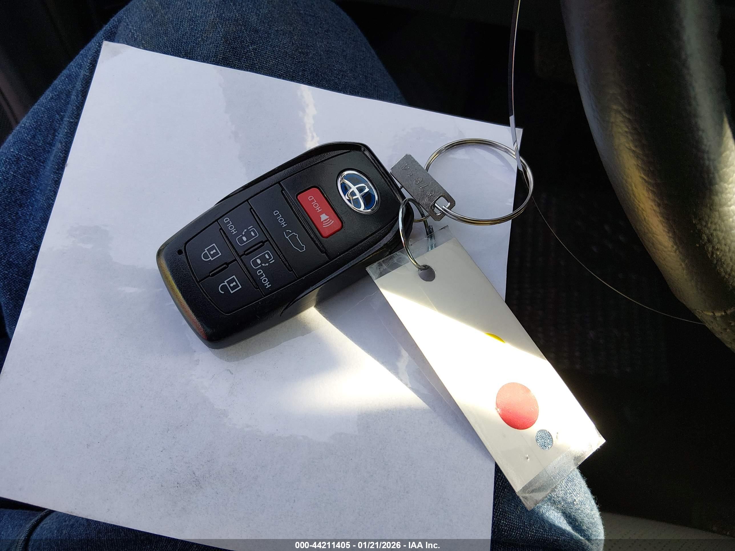 TOYOTA SIENNA image 11